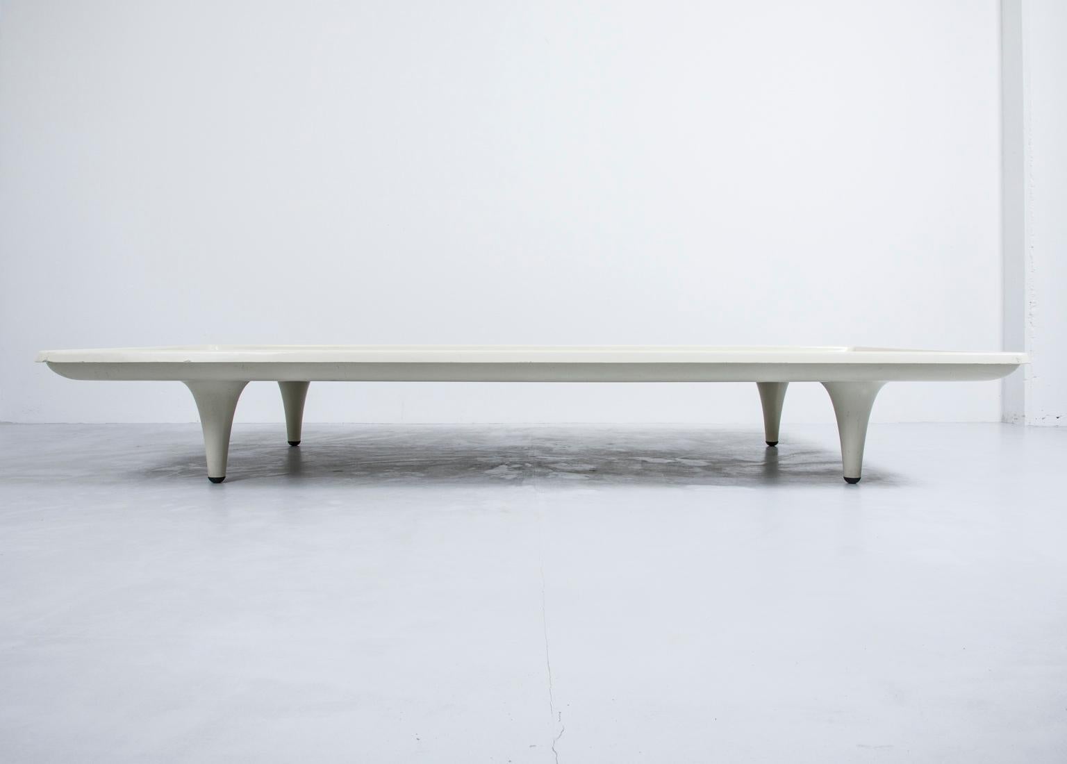 White Midcentury Stackable Daybed by Andreas Christen for H.P. Spengler, 1960s  In Good Condition For Sale In Zurich, CH