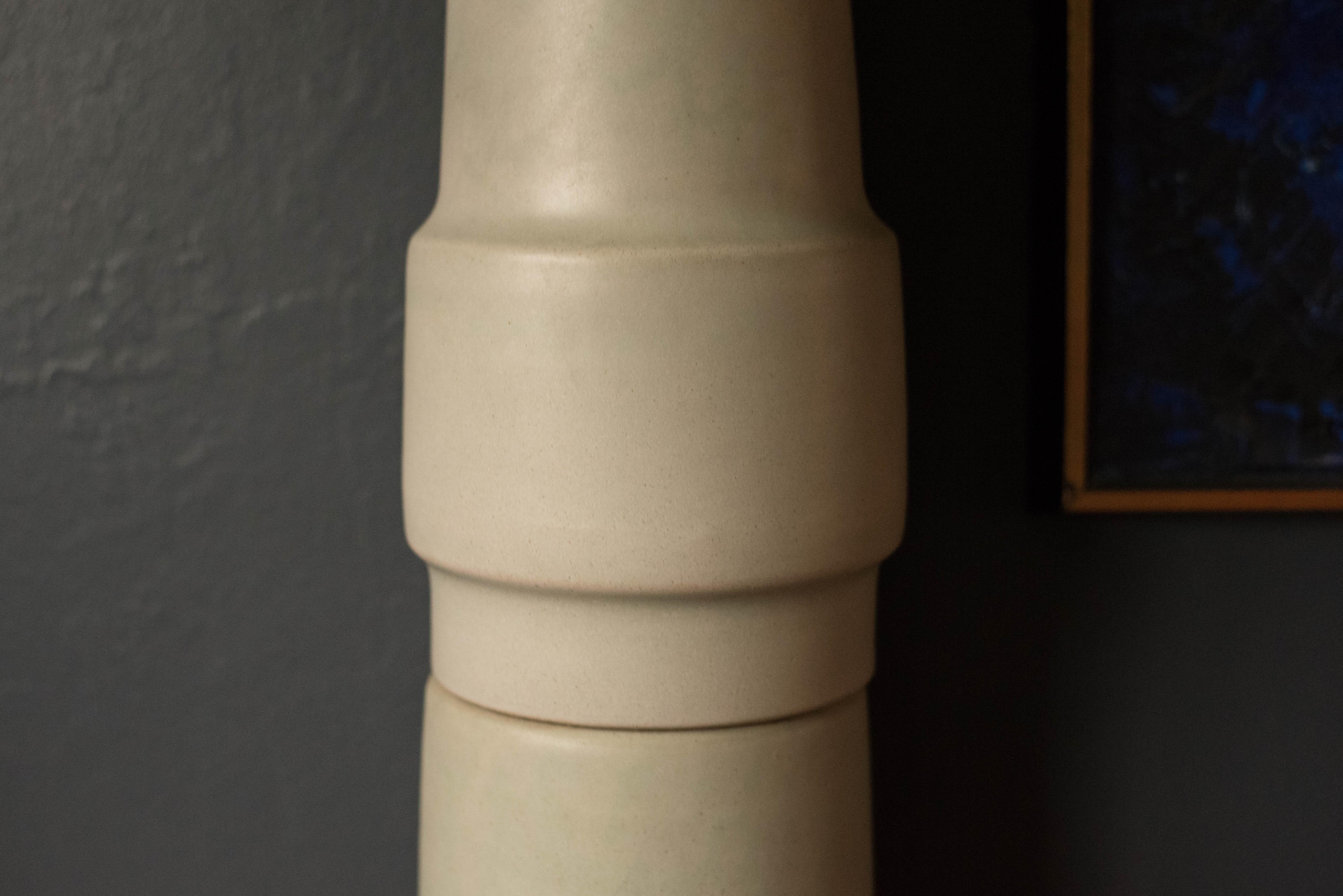 Céramique Lampe de table empilée en céramique de Martz, milieu du siècle dernier en vente