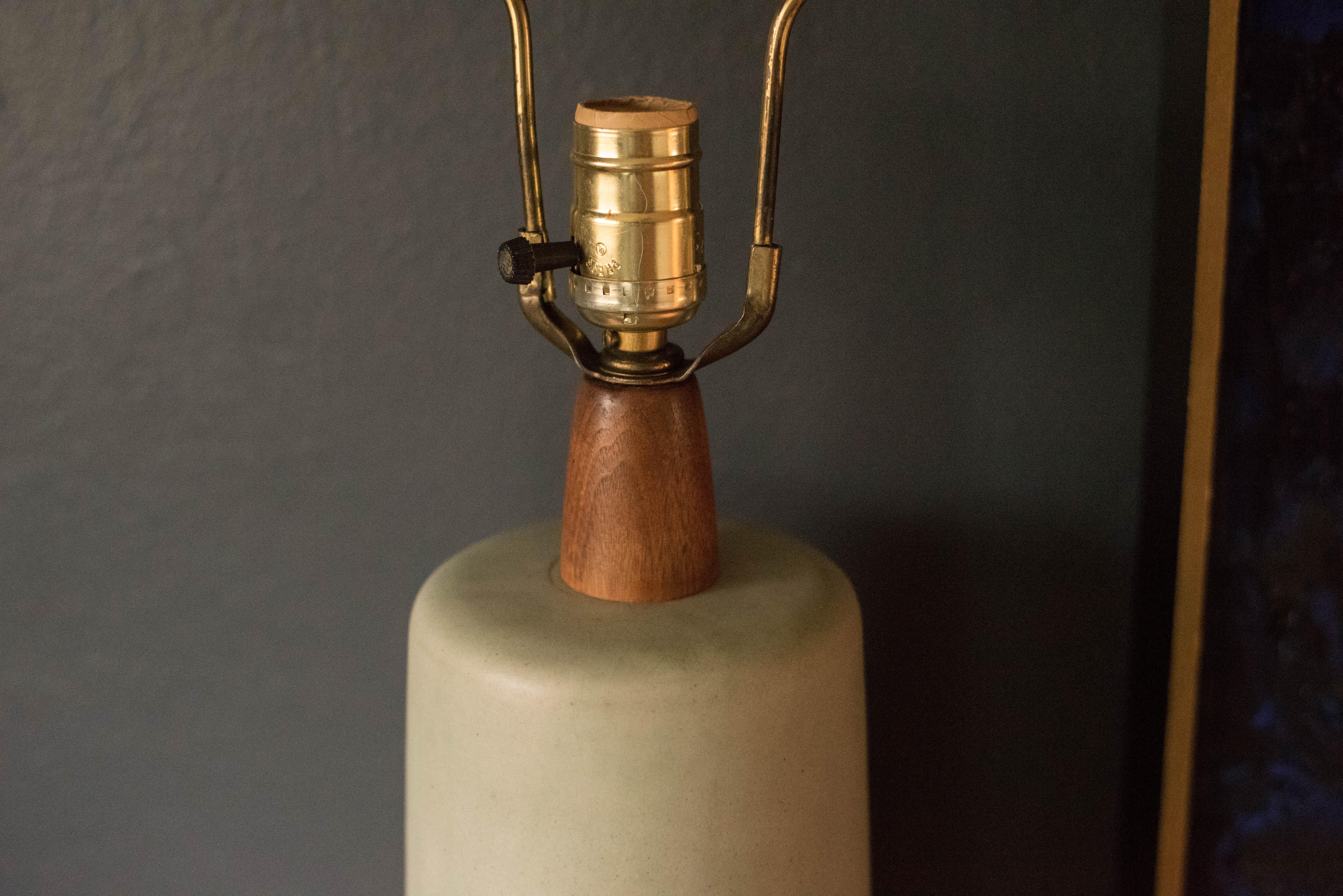 Lampe de table en céramique empilée du milieu du siècle par Martz en vente 2