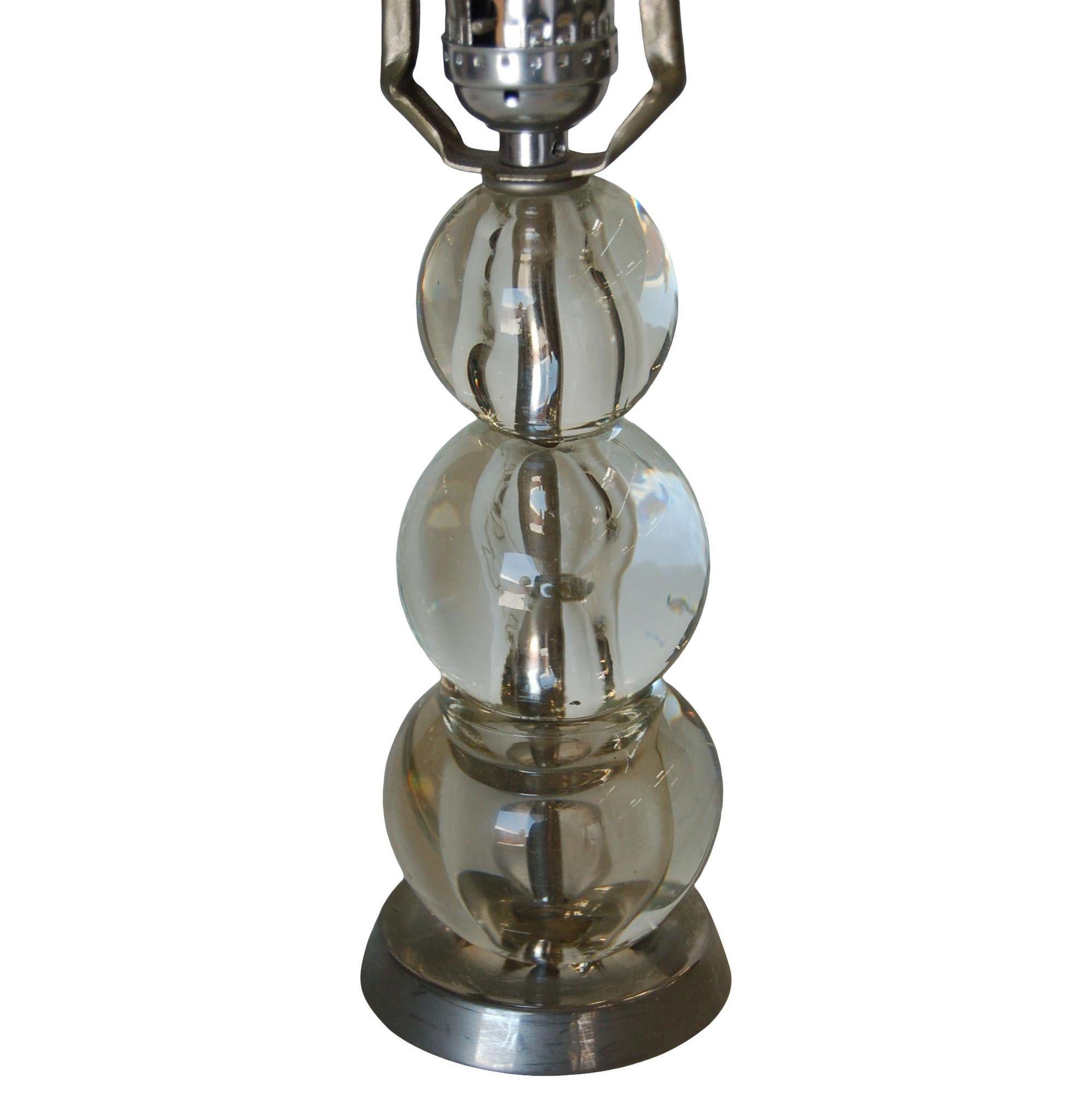 Américain Paire de lampes de table empilées de style mi-siècle en cristal avec base chromée en vente