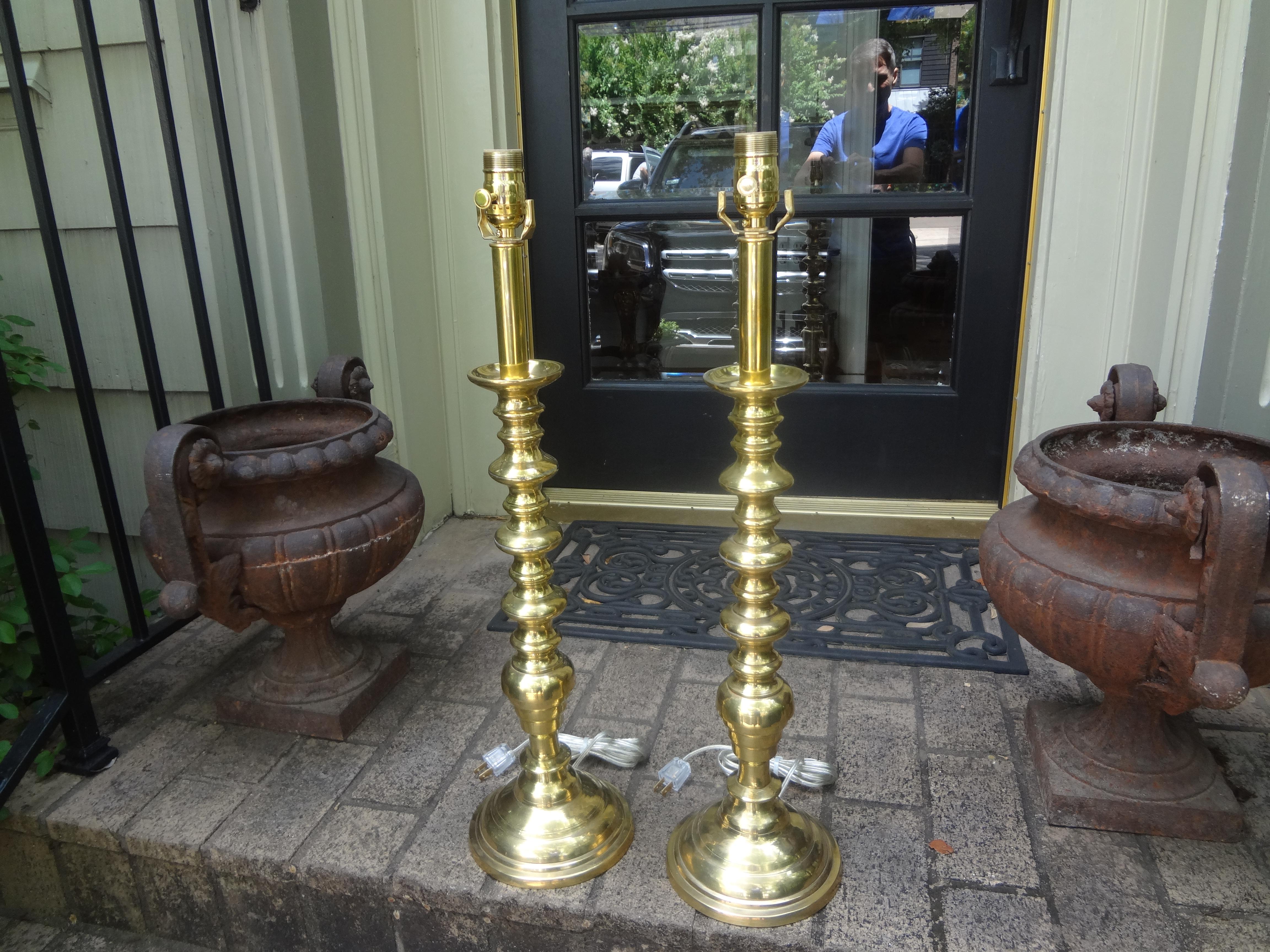 Pair of Midcentury Stacked Sphere Brass Lamps in the Style of James Mont For Sale 4