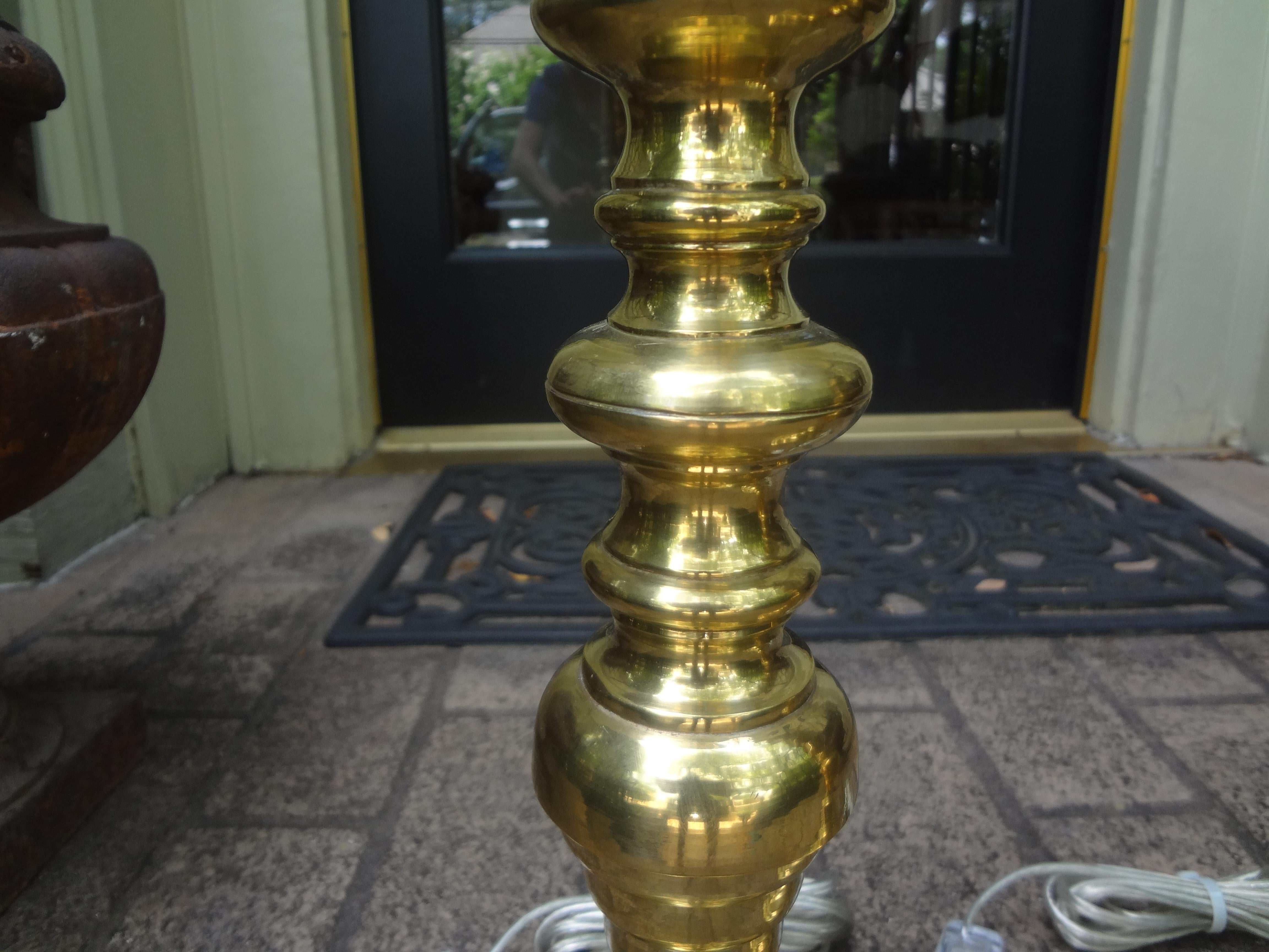 American Pair of Midcentury Stacked Sphere Brass Lamps in the Style of James Mont For Sale