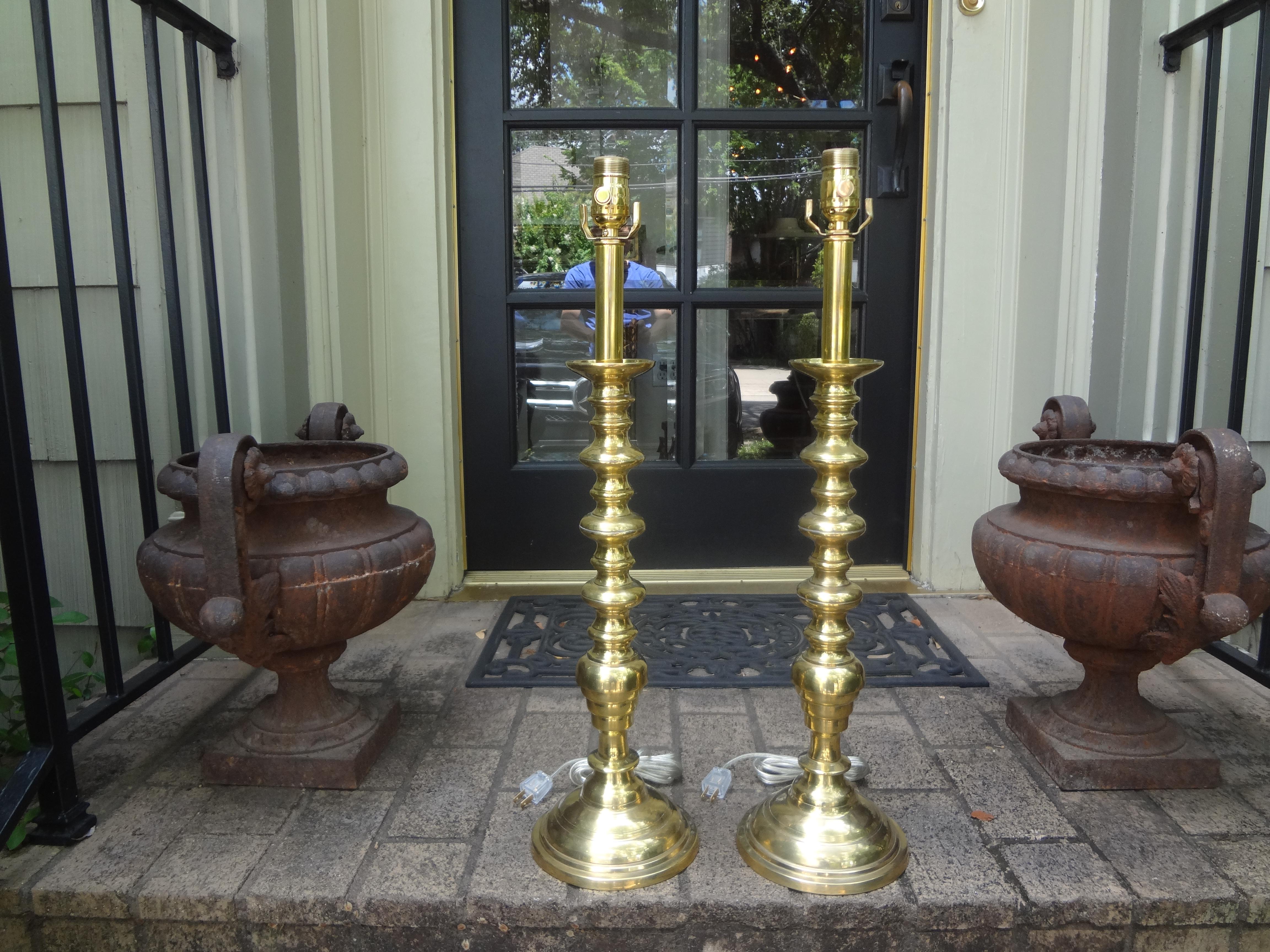 Pair of Midcentury Stacked Sphere Brass Lamps in the Style of James Mont For Sale 2