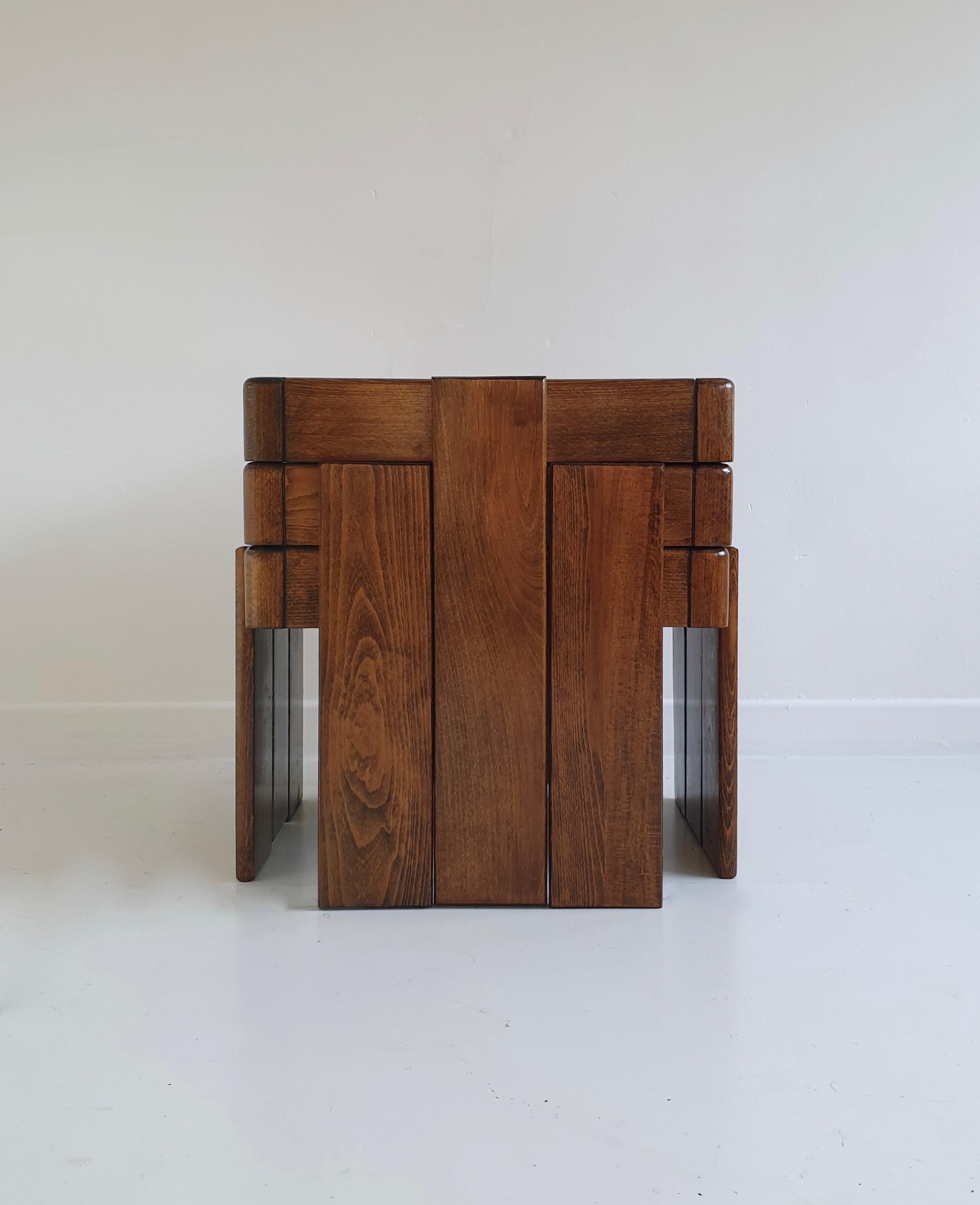 Midcentury Stacking Nest of Tables by Frattini for Cassina, Italy, circa 1960 In Good Condition For Sale In London, GB