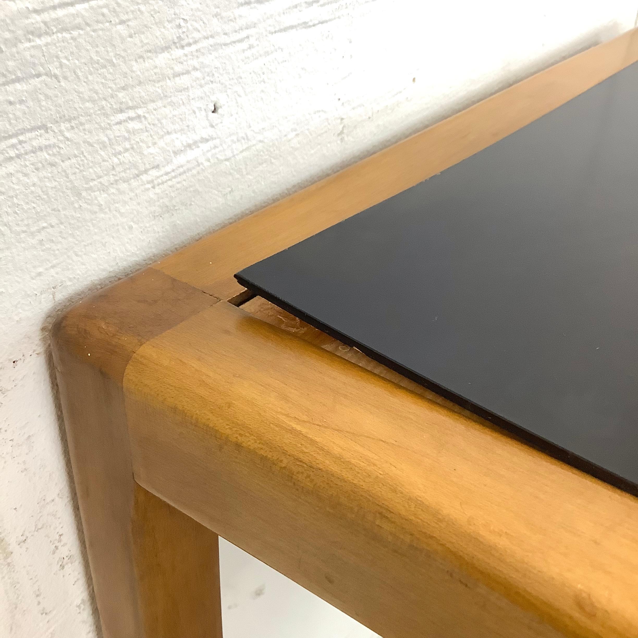 Tables empilables Mid-Century - Lot de trois en vente 3