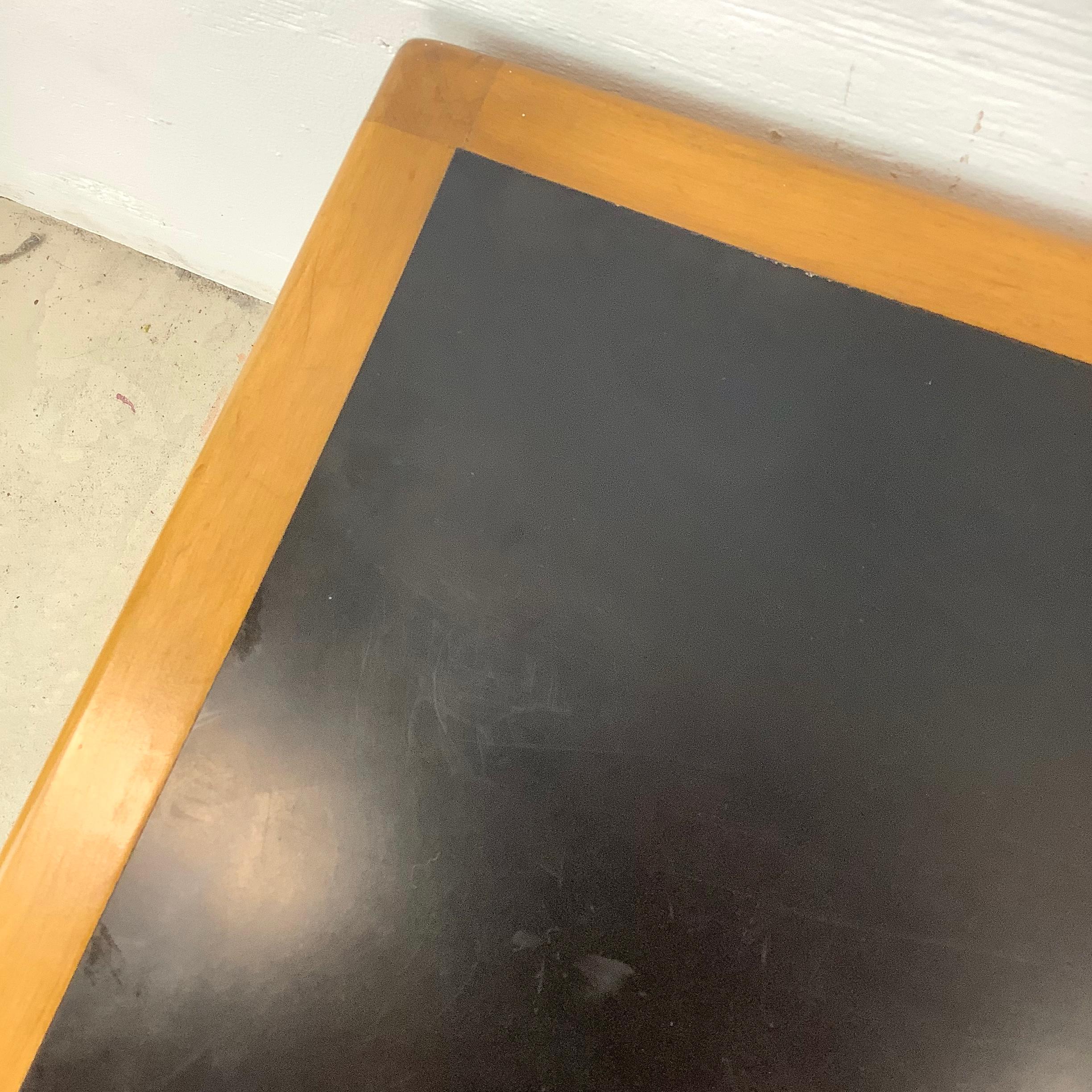 Tables empilables Mid-Century - Lot de trois en vente 10