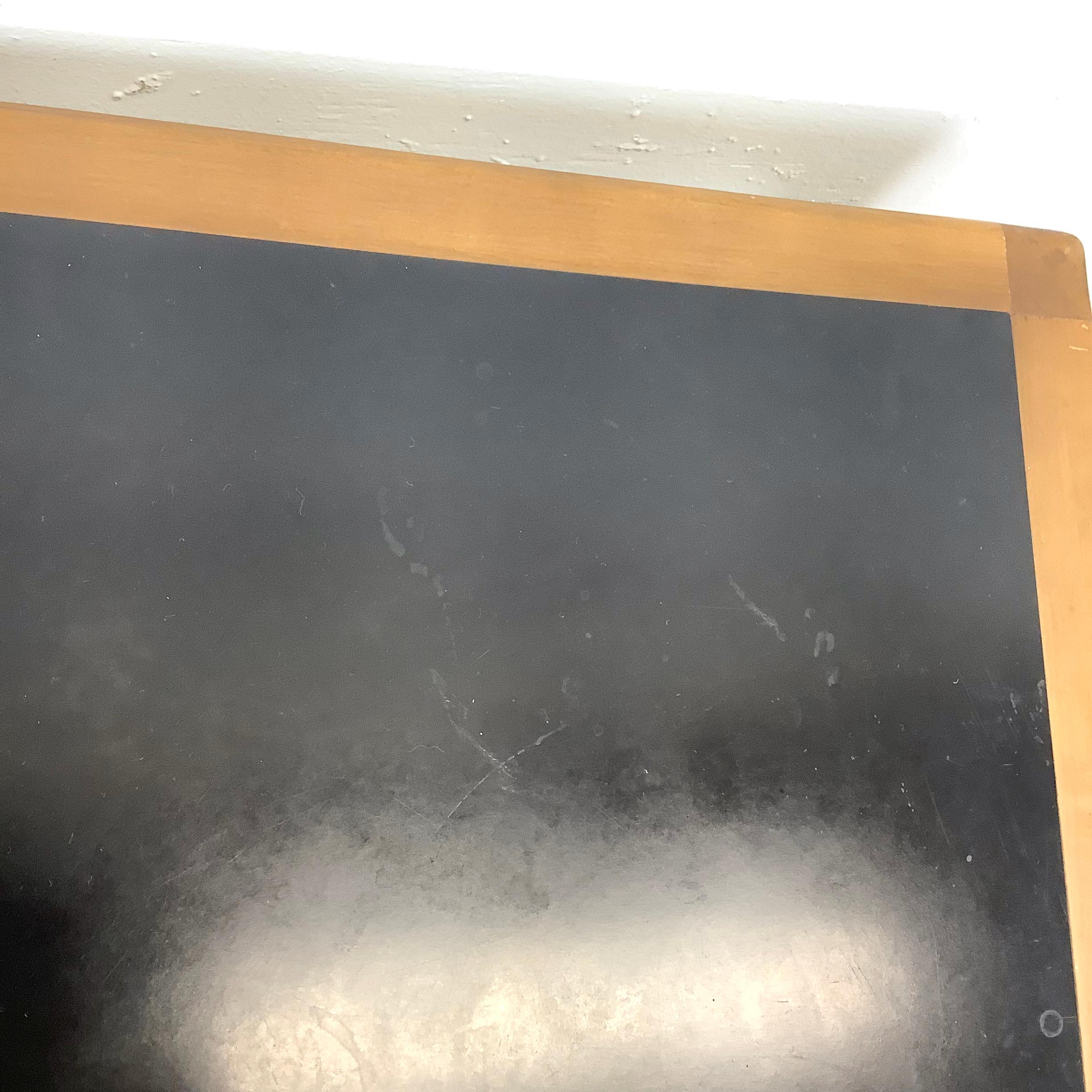 Tables empilables Mid-Century - Lot de trois en vente 11