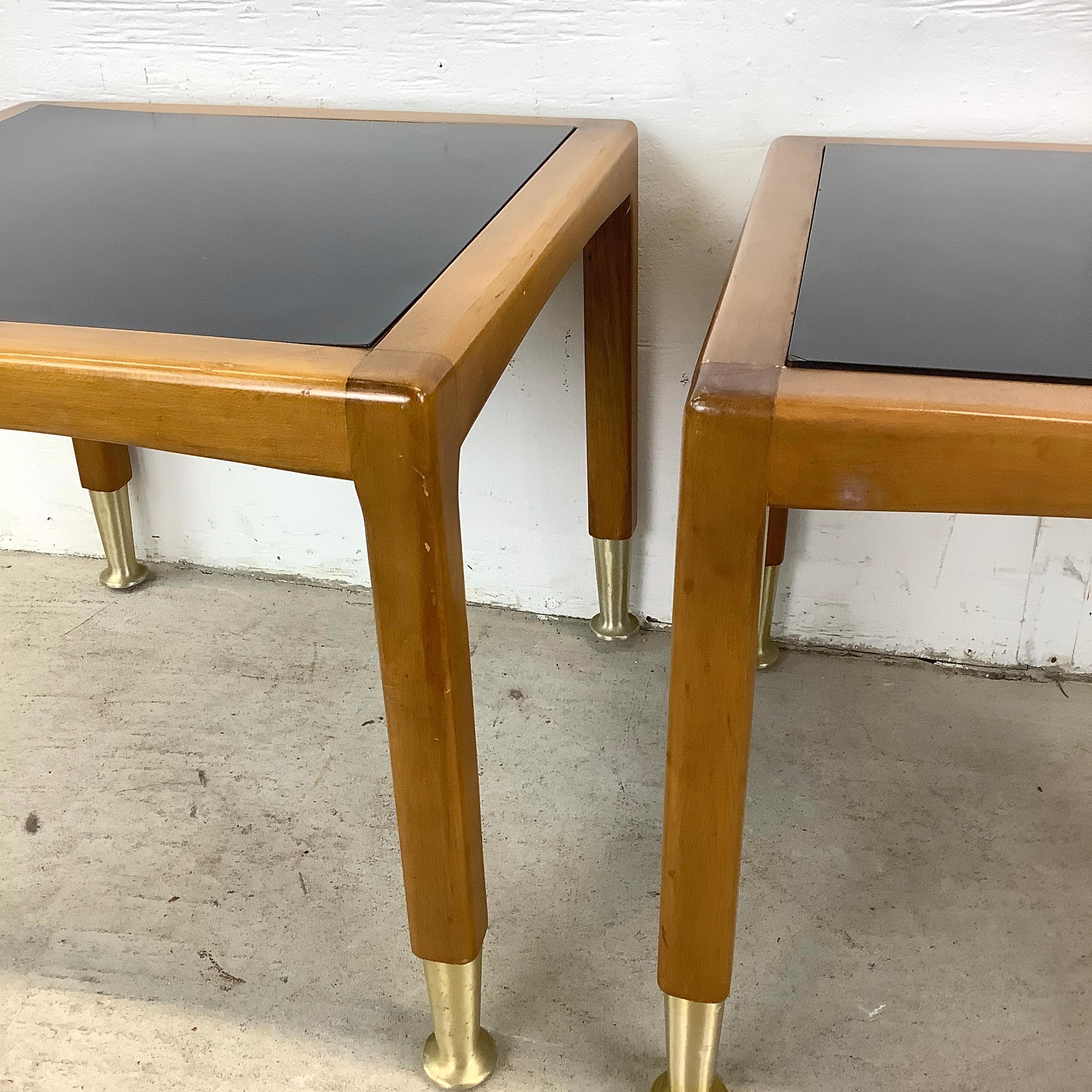 Tables empilables Mid-Century - Lot de trois Abîmé - En vente à Trenton, NJ