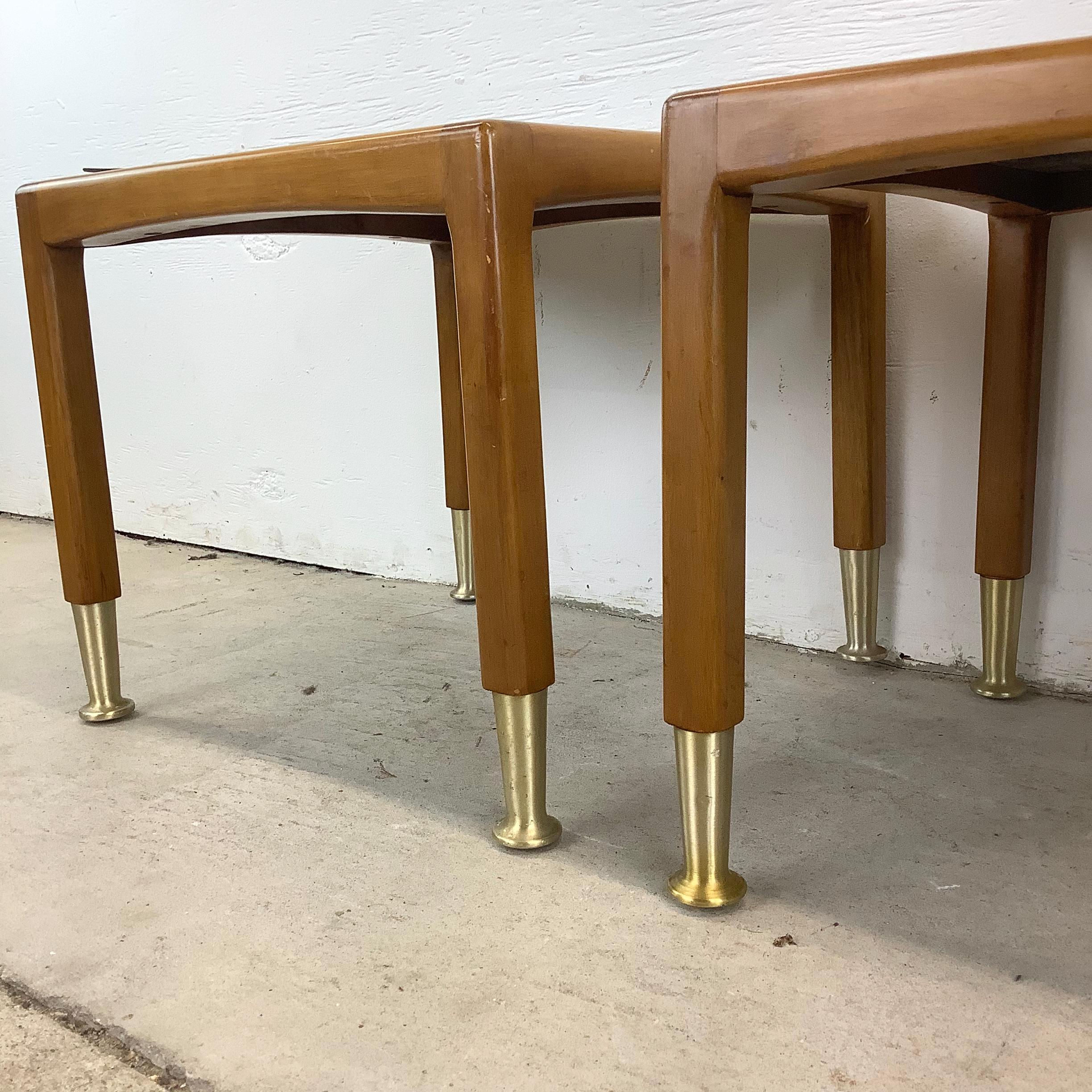 20ième siècle Tables empilables Mid-Century - Lot de trois en vente
