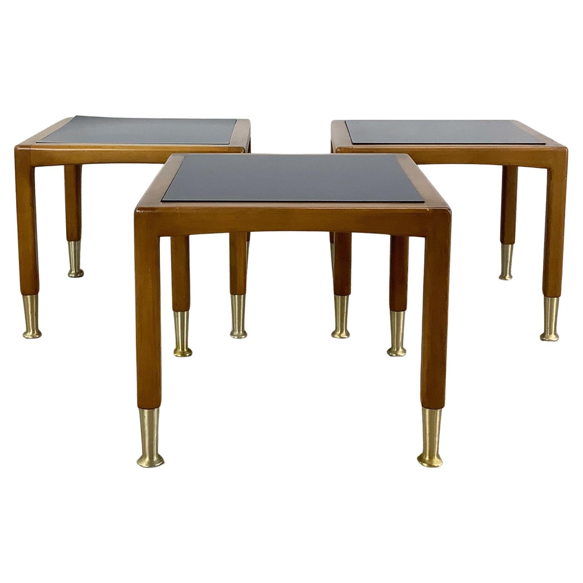 Tables empilables Mid-Century - Lot de trois en vente
