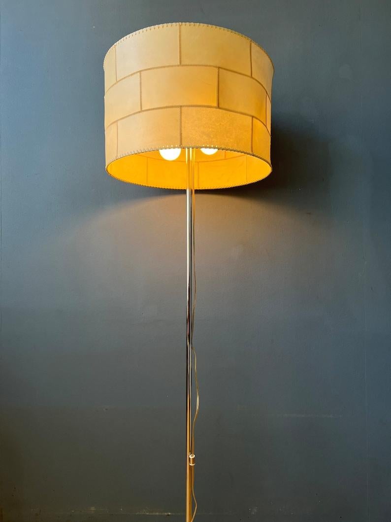 Mid Century Staff Leuchten floorlamp with leather patchwork shade. The height of the shade can easily be adjusted. The lamp requires two E27/26 lightbulbs and currently has a EU-plug.

Additional information:
Materials: Metal
Period: