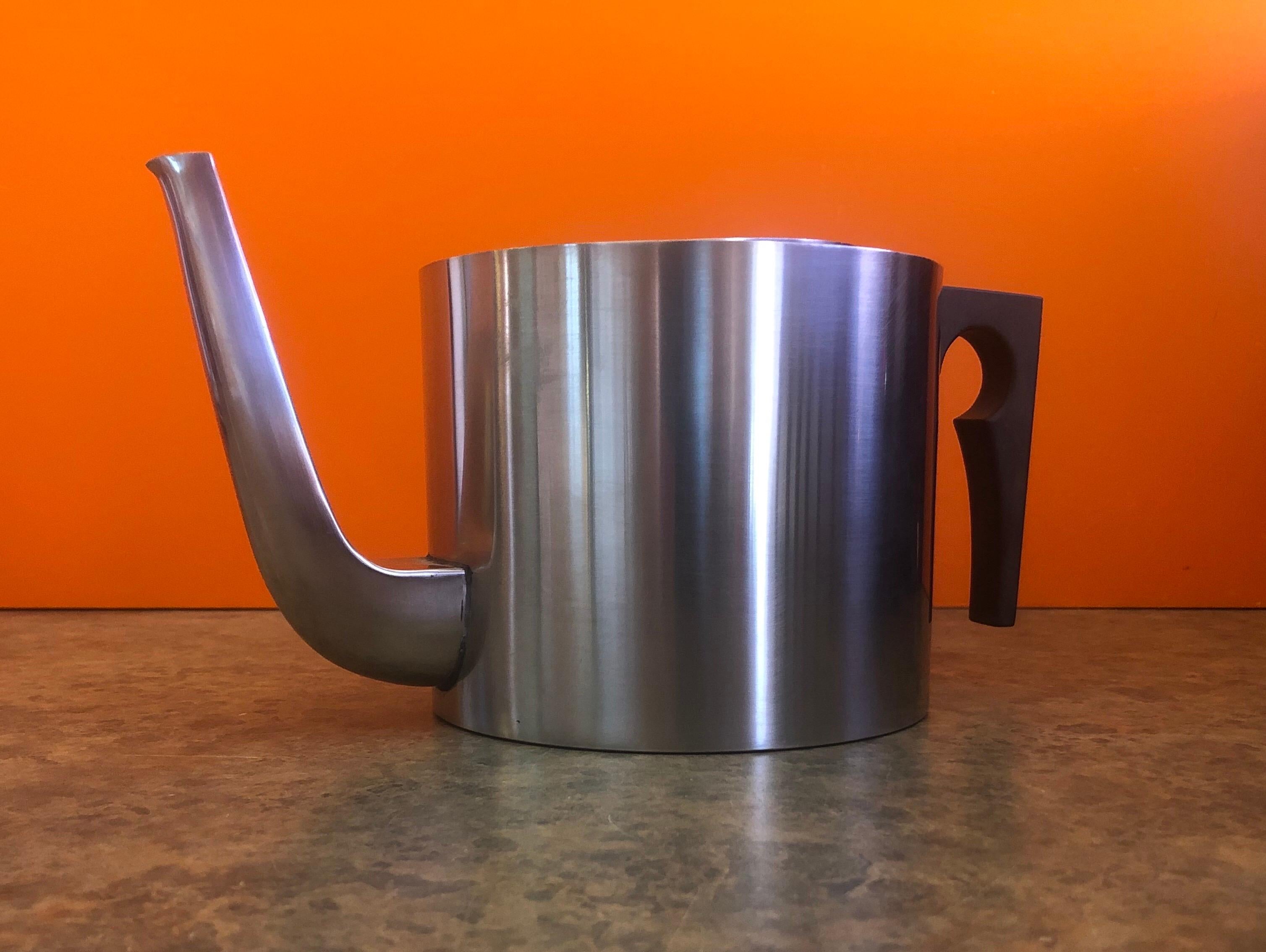 Beautiful midcentury stainless steel low profile tea pot by Arne Jacobsen for Lauffer / Stelton, circa 1960s.

Arne Jacobsen was one of the most influential Danish designers of his time for modern, timeless pieces that still are coveted today.