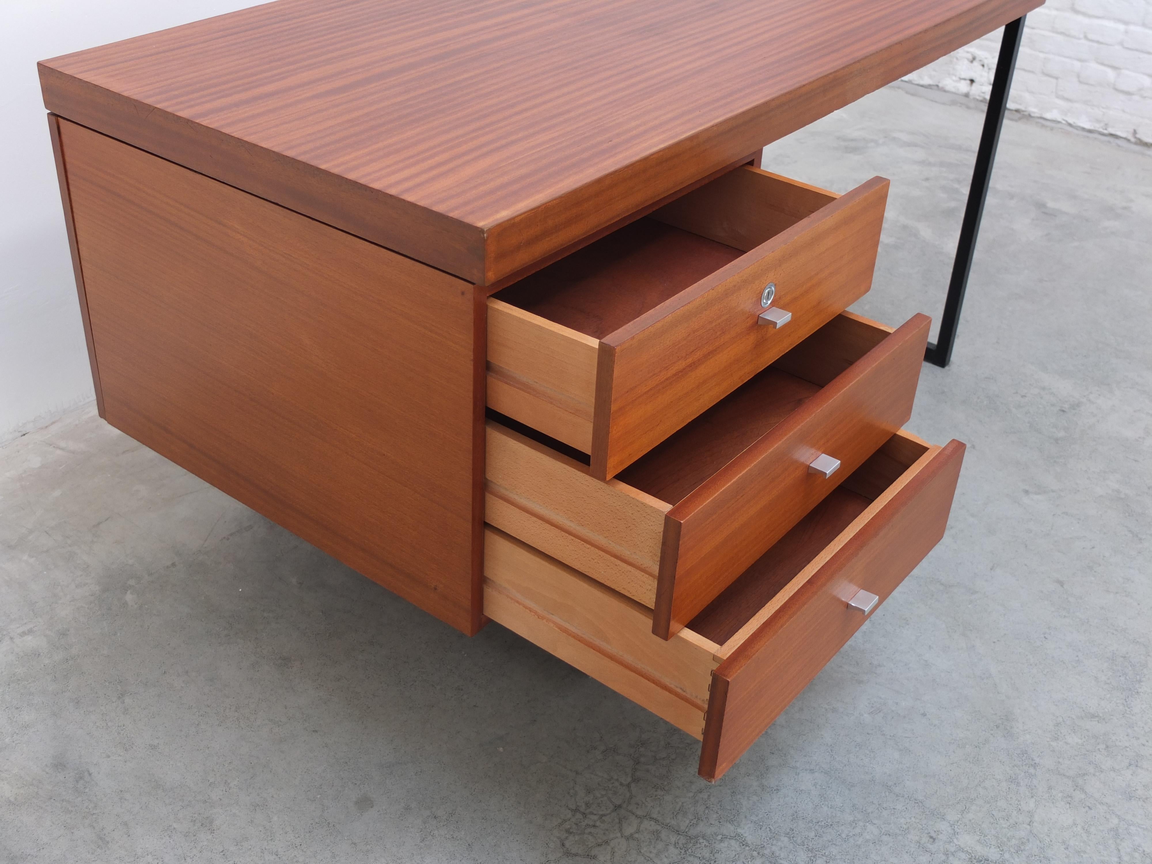 Mid-Century 'Standard' Writing Desk by Pierre Guariche for Meurop, 1960s 5