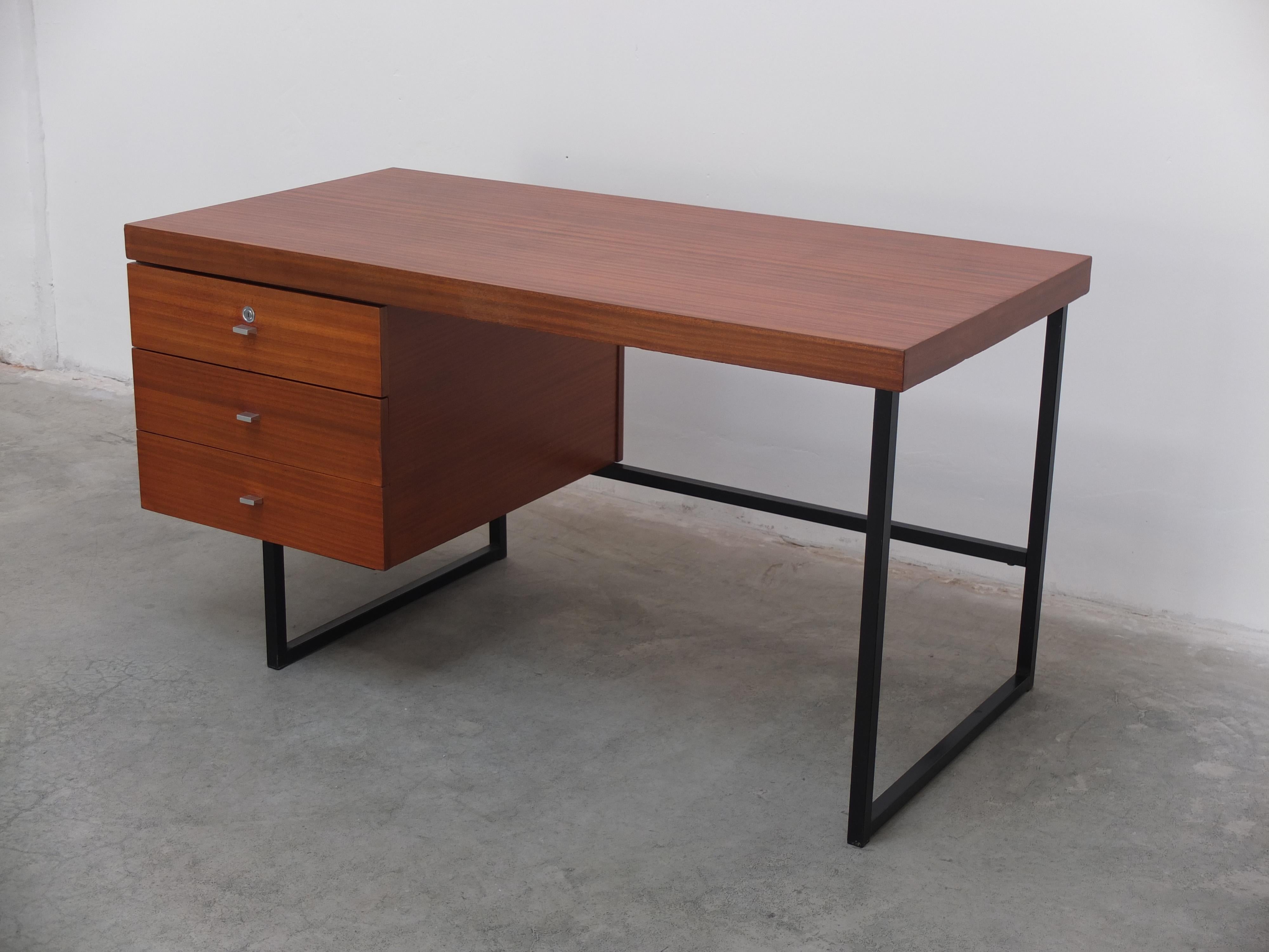 Mid-Century 'Standard' Writing Desk by Pierre Guariche for Meurop, 1960s In Good Condition In Antwerpen, VAN