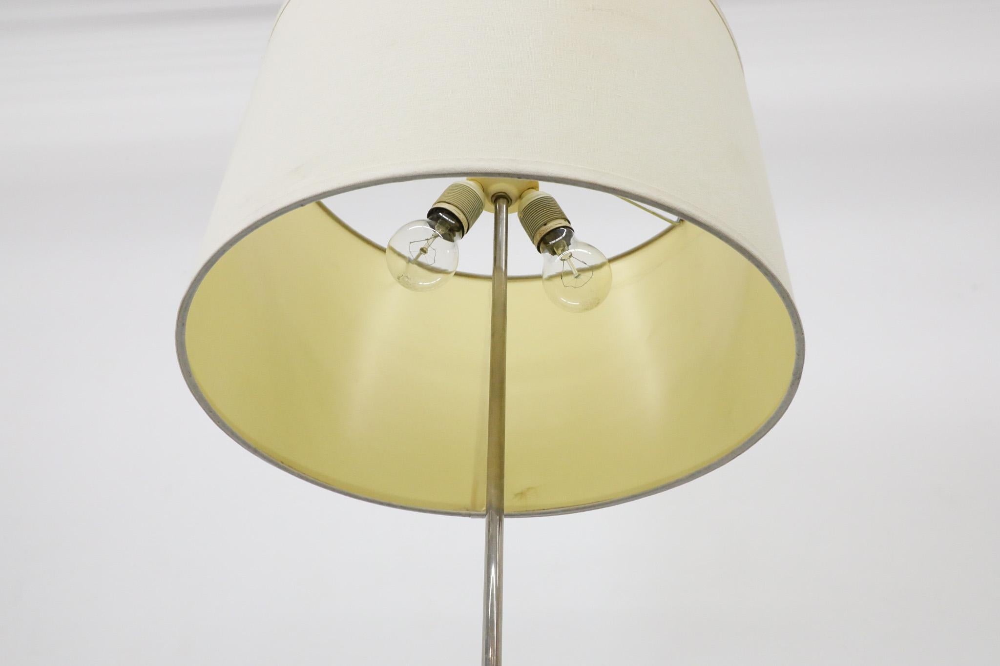 Lampada da terra di metà secolo con stelo telescopico e base a 