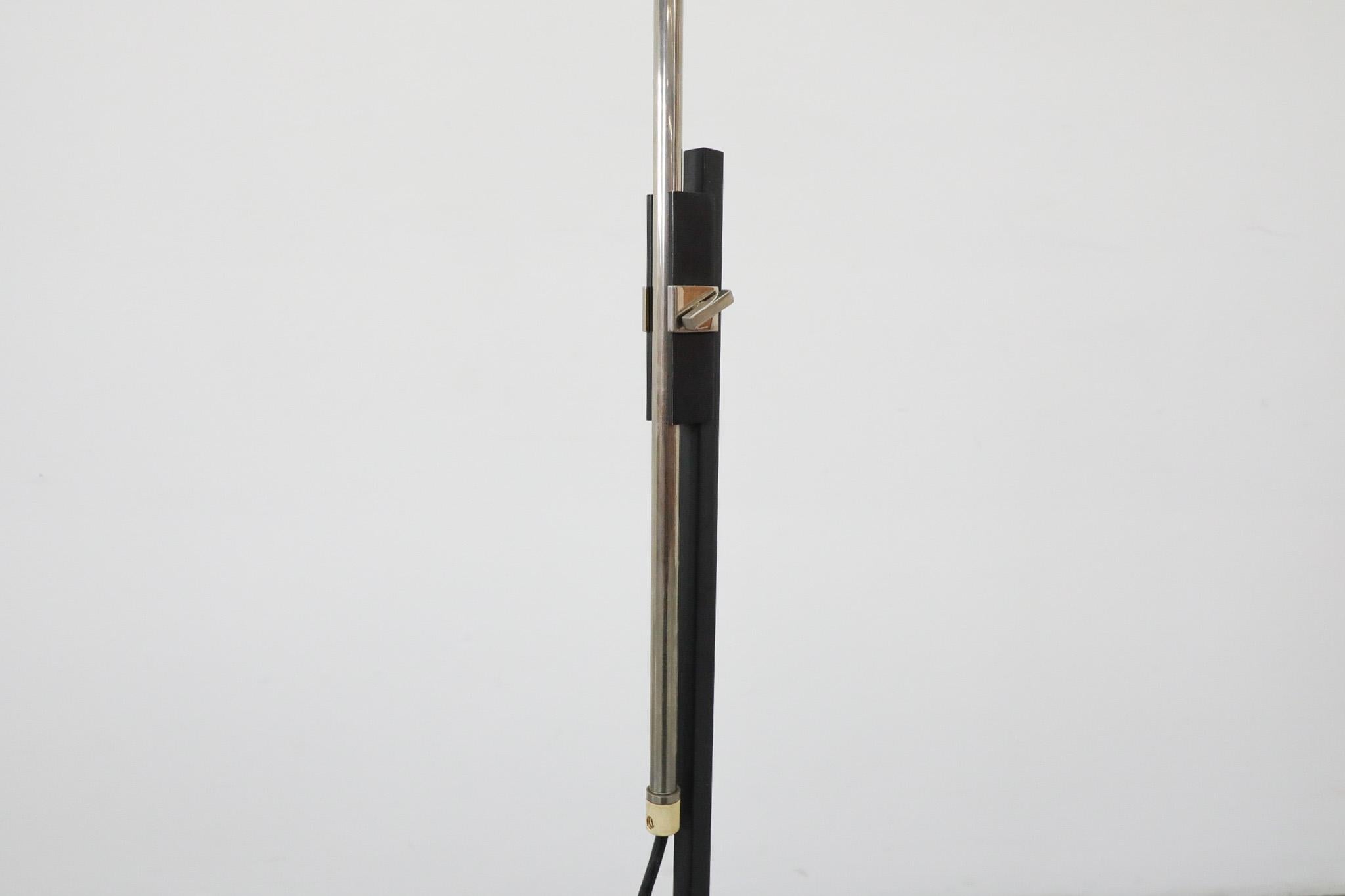 Lampada da terra di metà secolo con stelo telescopico e base a 