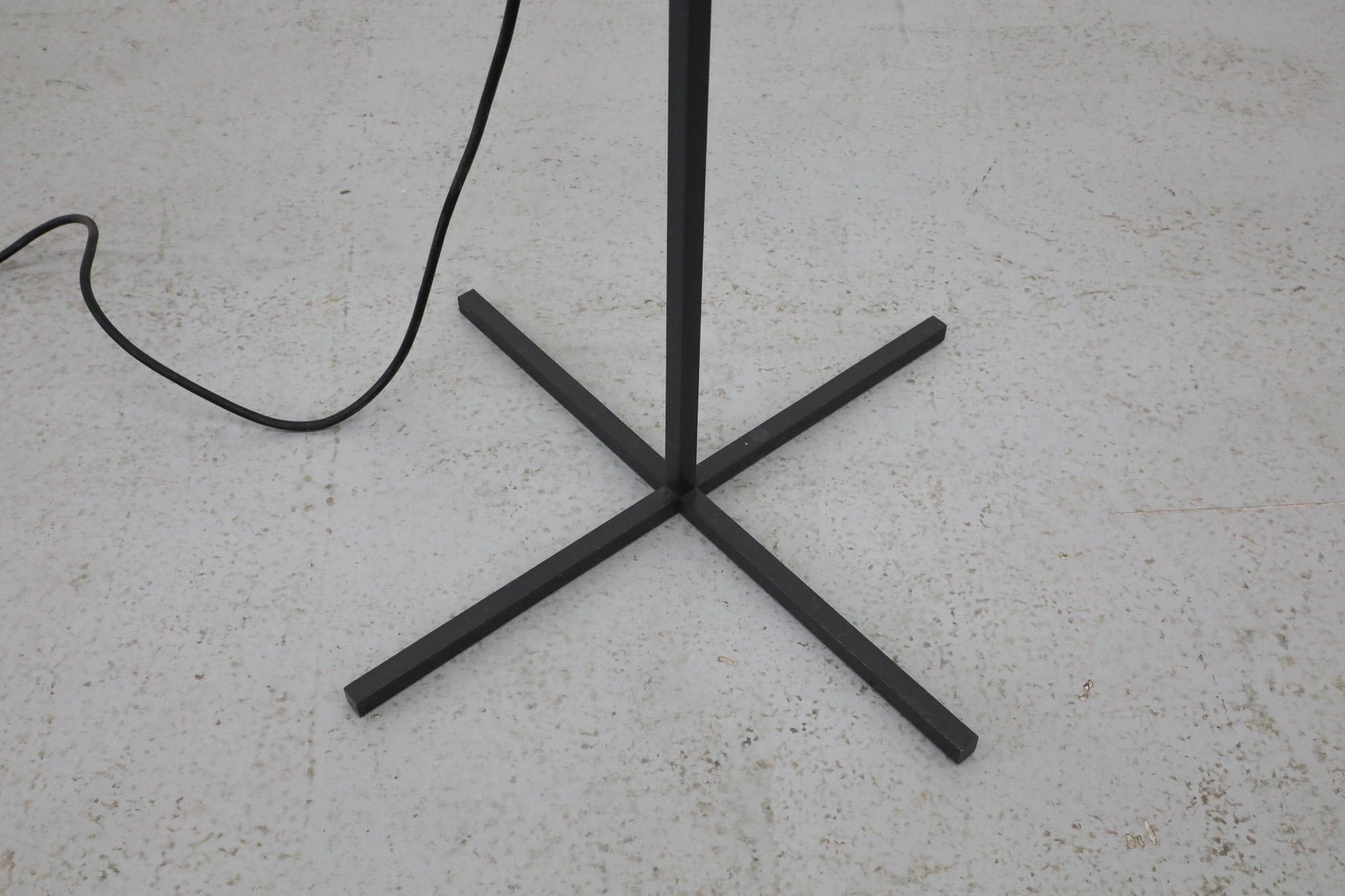 Lampada da terra di metà secolo con stelo telescopico e base a 