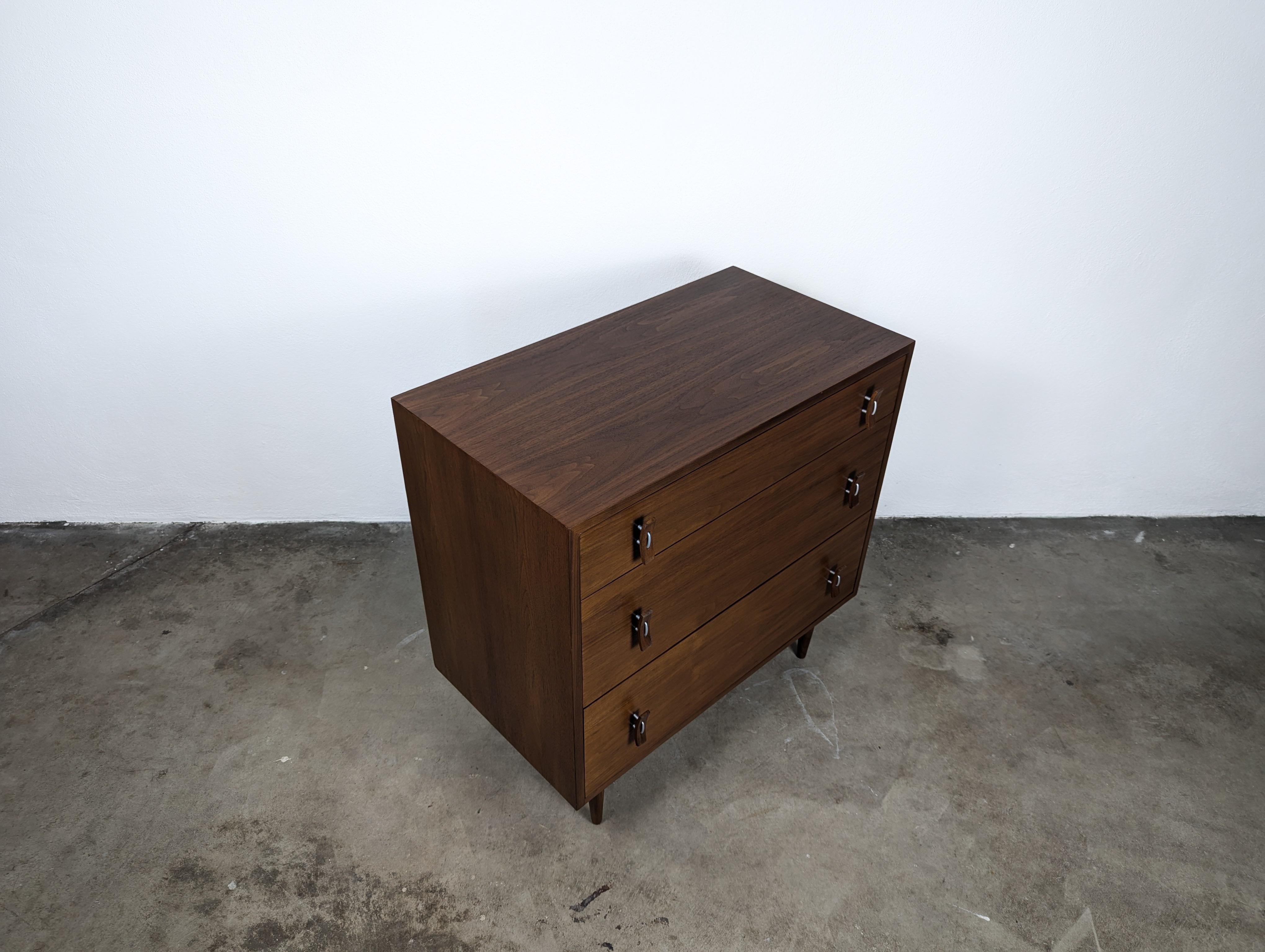Mid Century Stanley Young Walnut 3-Drawer Chest for Glenn of California, c1950s 3