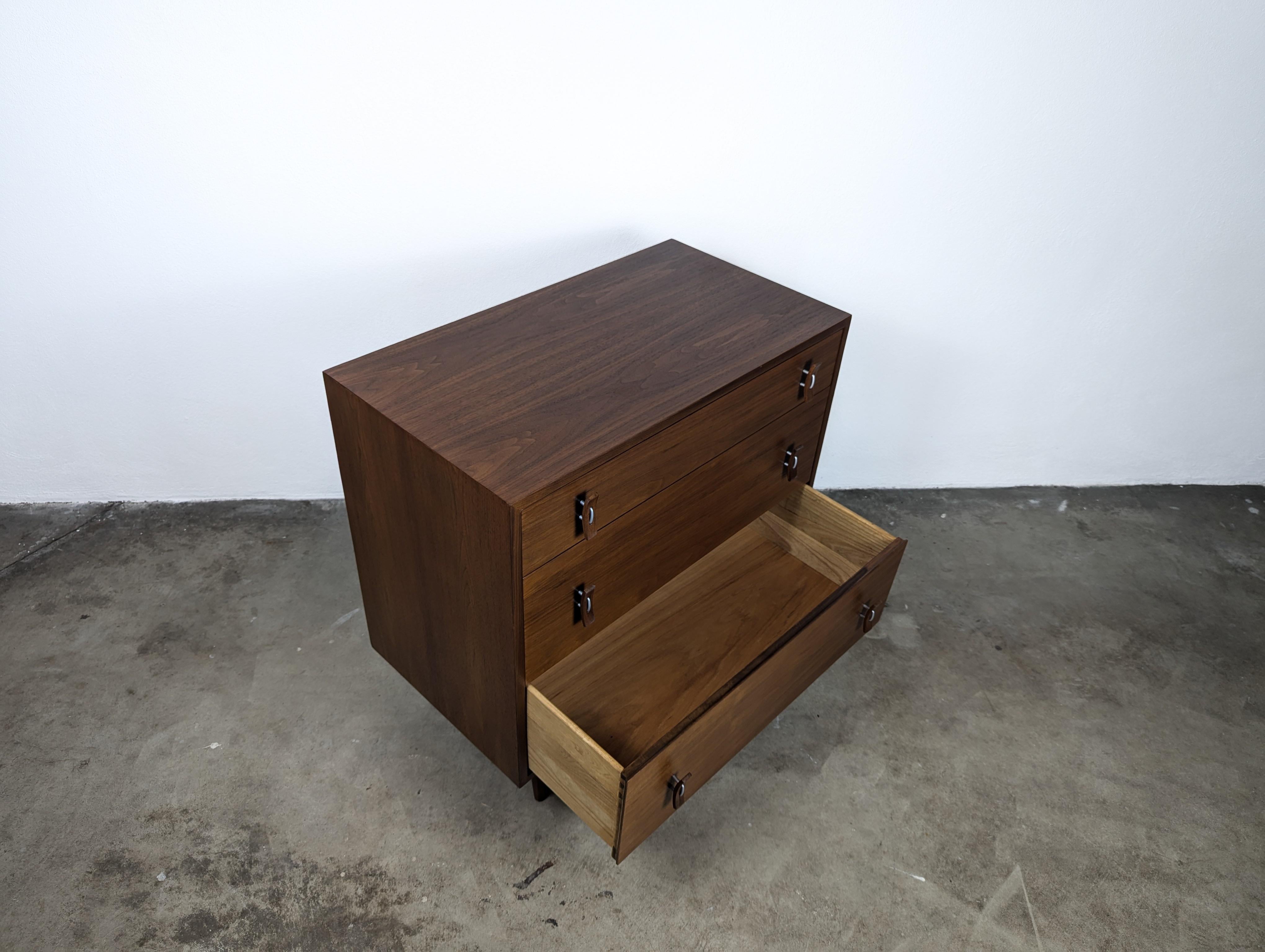 Mid Century Stanley Young Walnut 3-Drawer Chest for Glenn of California, c1950s 4