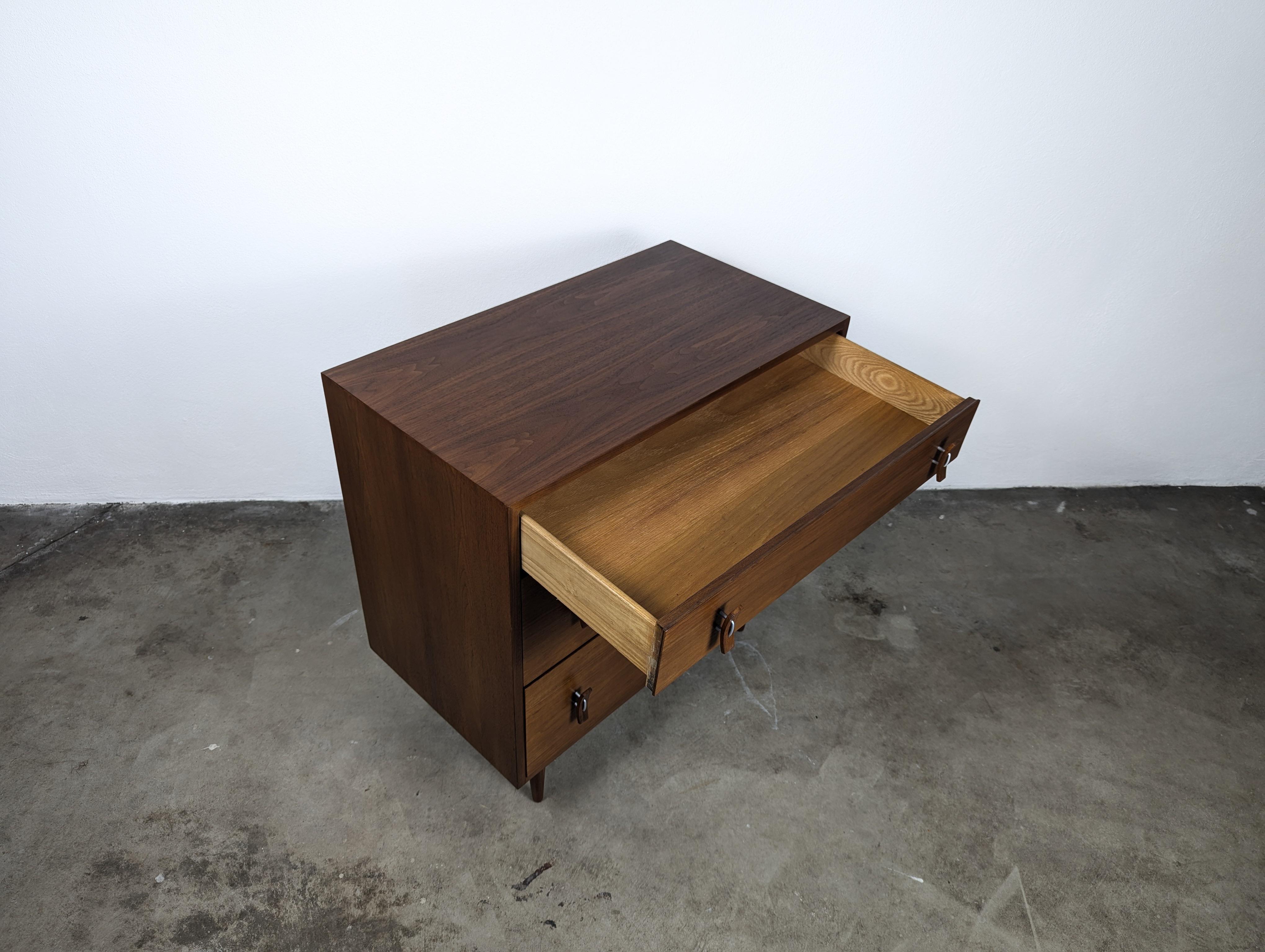Mid Century Stanley Young Walnut 3-Drawer Chest for Glenn of California, c1950s 6