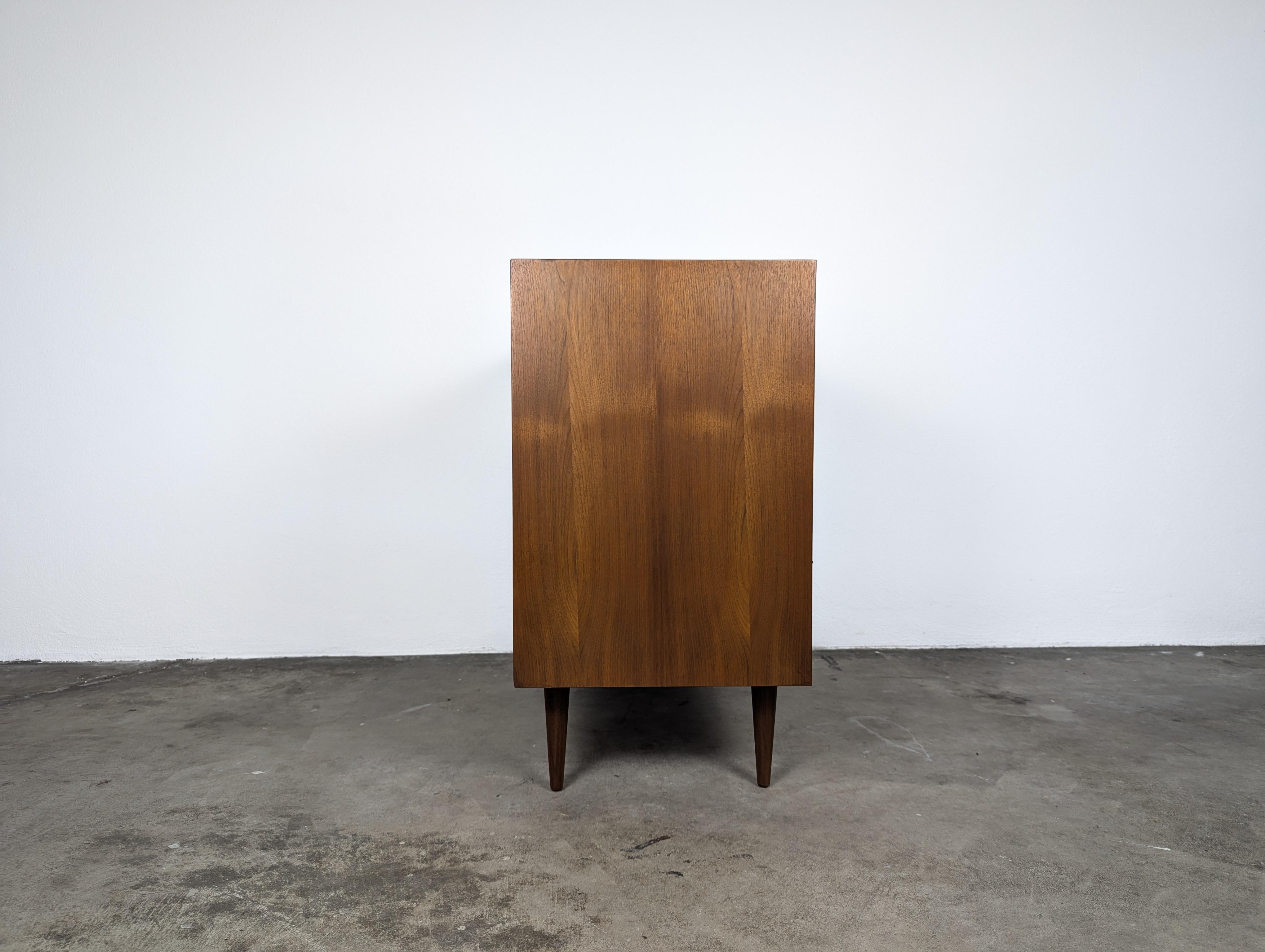 American Mid Century Stanley Young Walnut 3-Drawer Chest for Glenn of California, c1950s