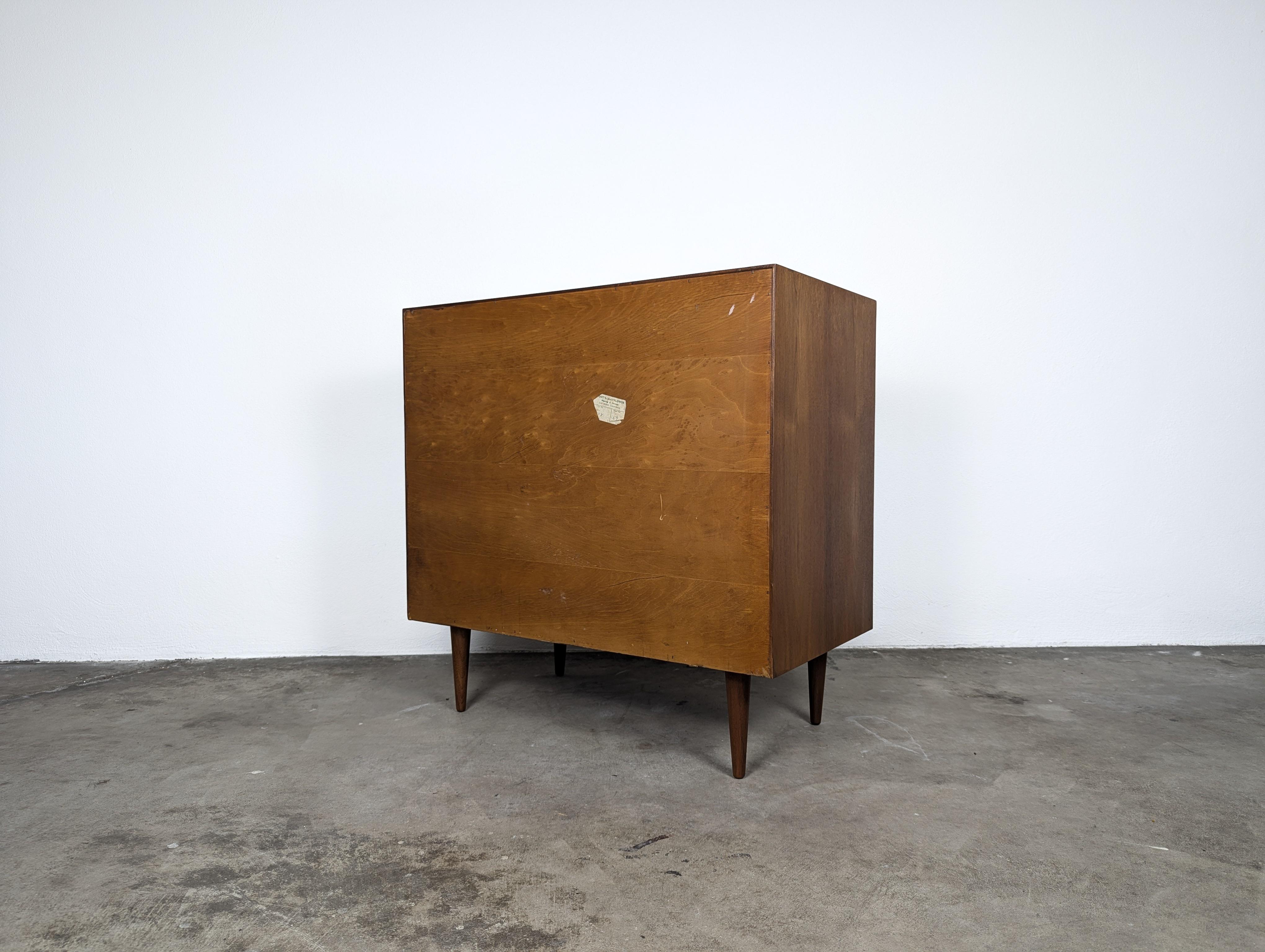 Veneer Mid Century Stanley Young Walnut 3-Drawer Chest for Glenn of California, c1950s
