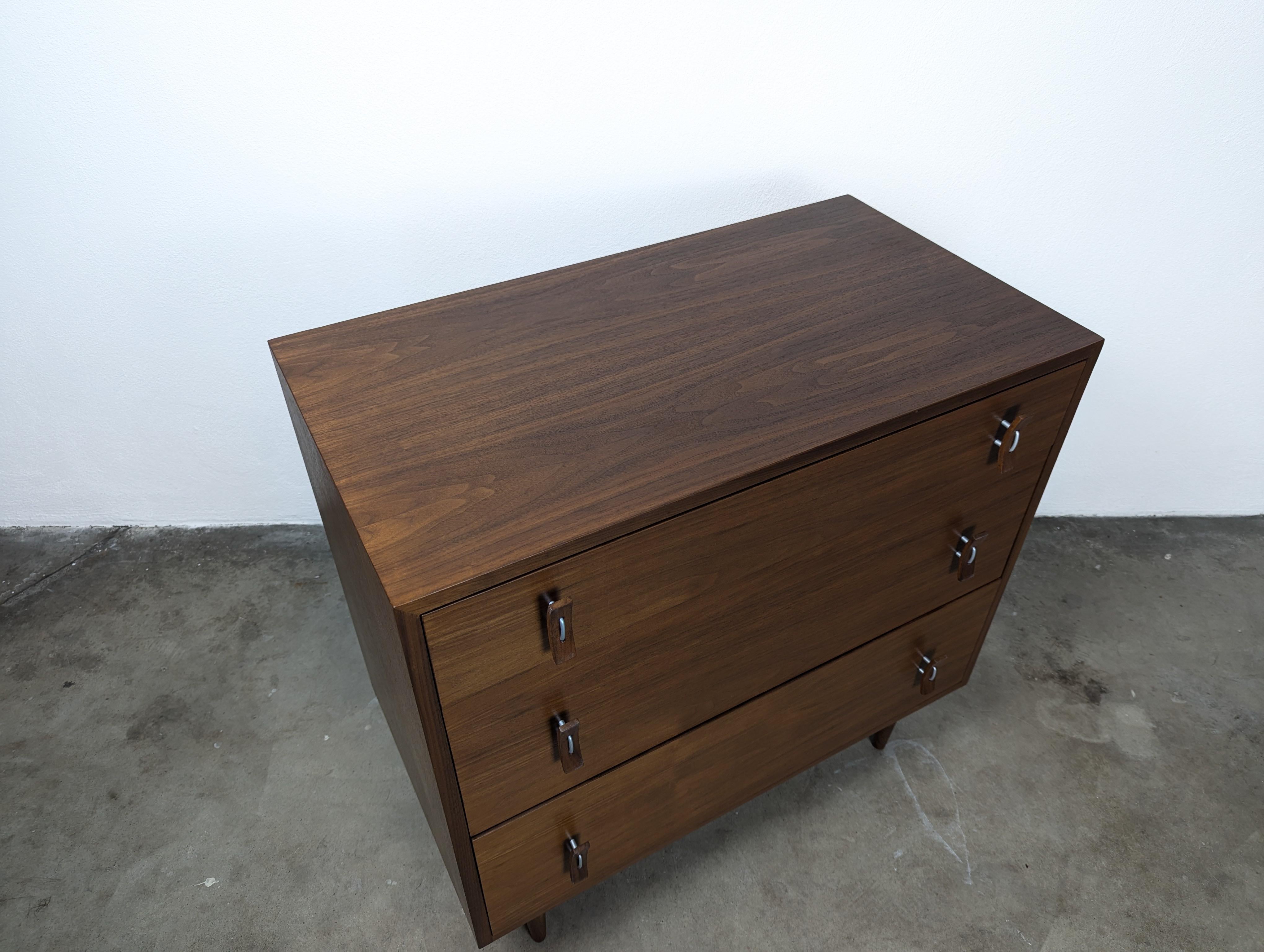 Mid-20th Century Mid Century Stanley Young Walnut 3-Drawer Chest for Glenn of California, c1950s