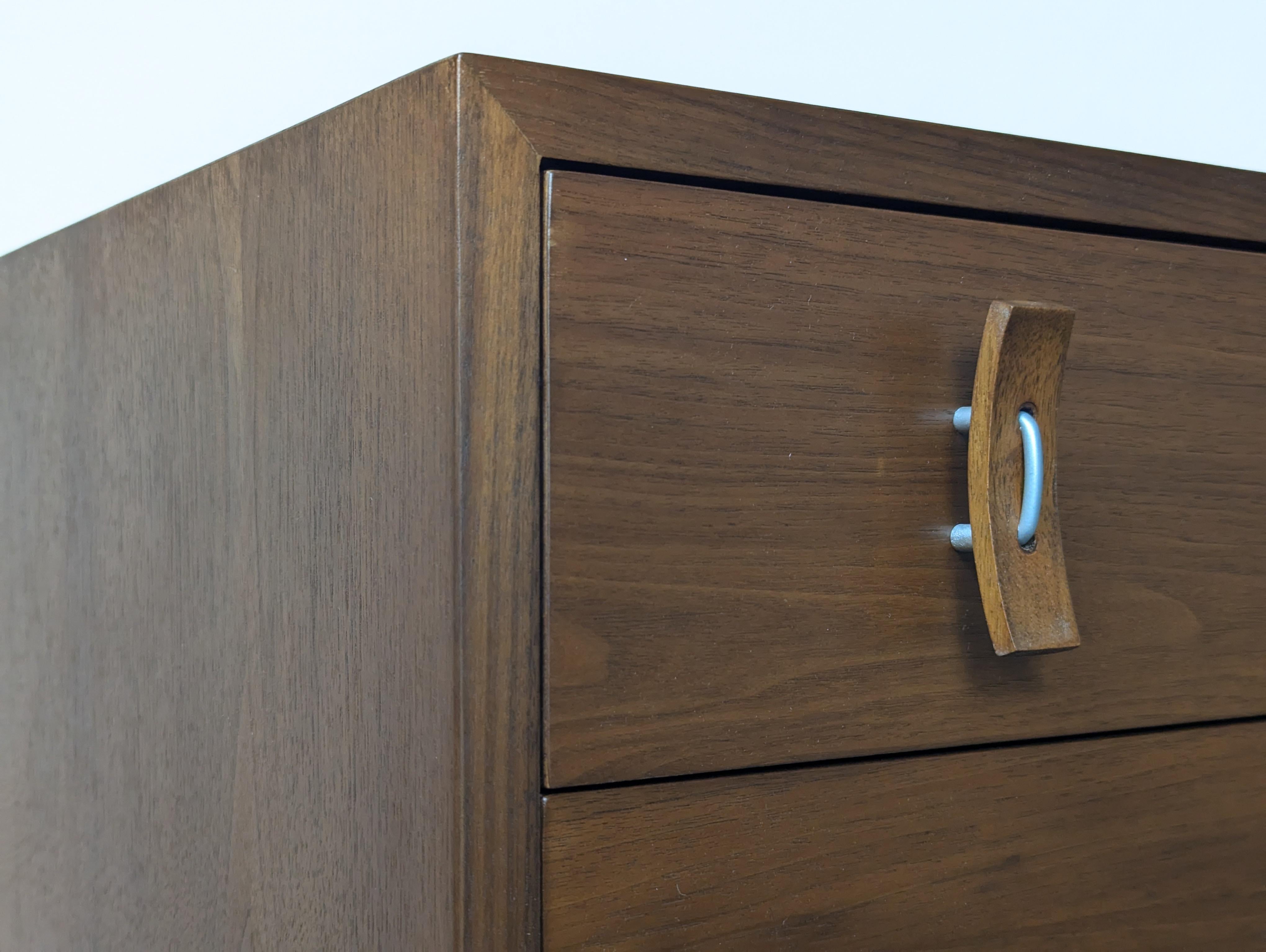 Mid Century Stanley Young Walnut 3-Drawer Chest for Glenn of California, c1950s 1
