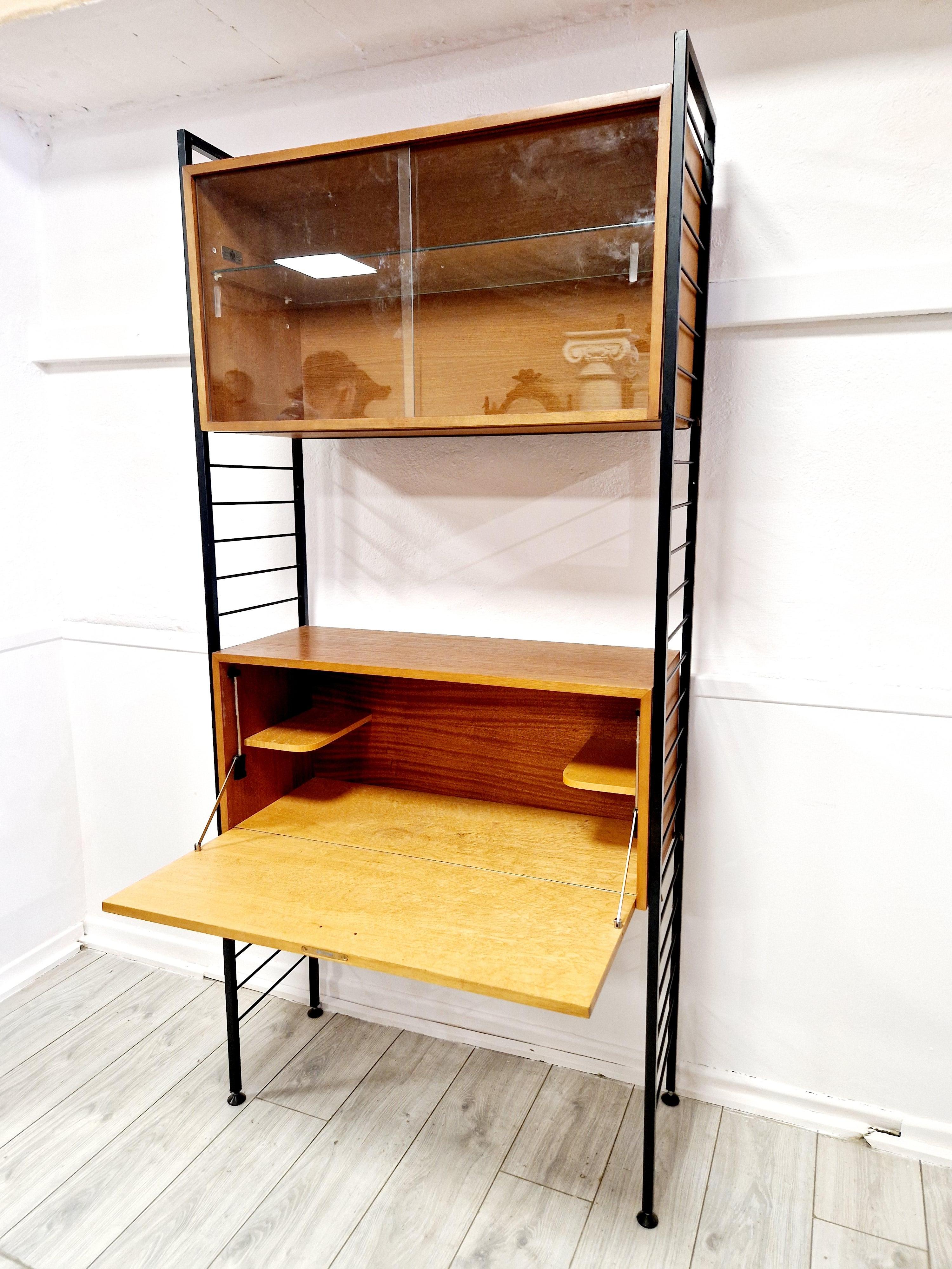 Britannique Armoire à étagères Staples Ladderax du milieu du siècle dernier en vente