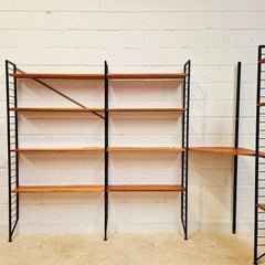 Sistema modular de estanterías y expositores de esquina de 3 compartimentos «Ladderax» de teca, de Mid Century Staples