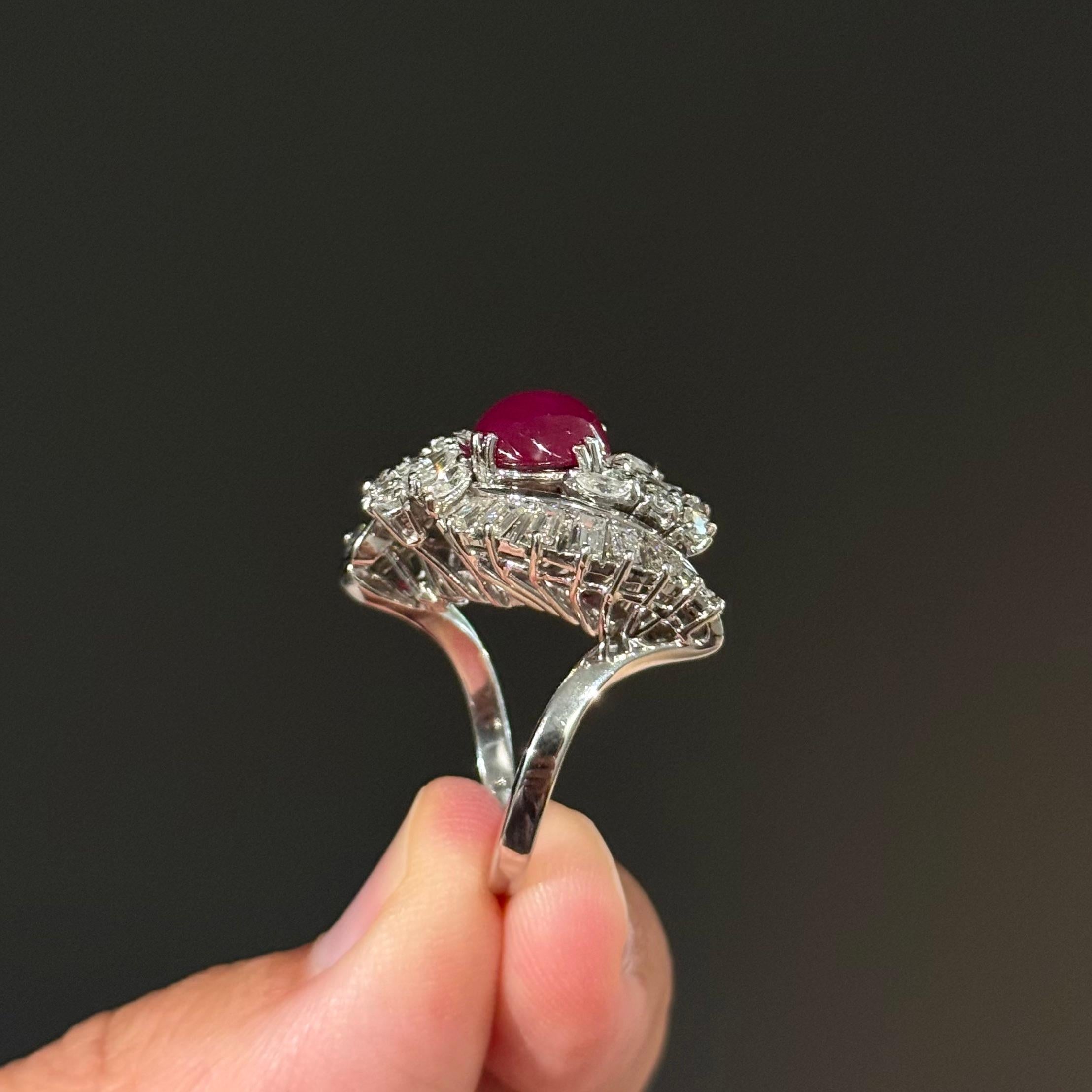 Anello da cocktail con diamante e rubino Stella di metà secolo, platino 1950s 1960s in vendita 7