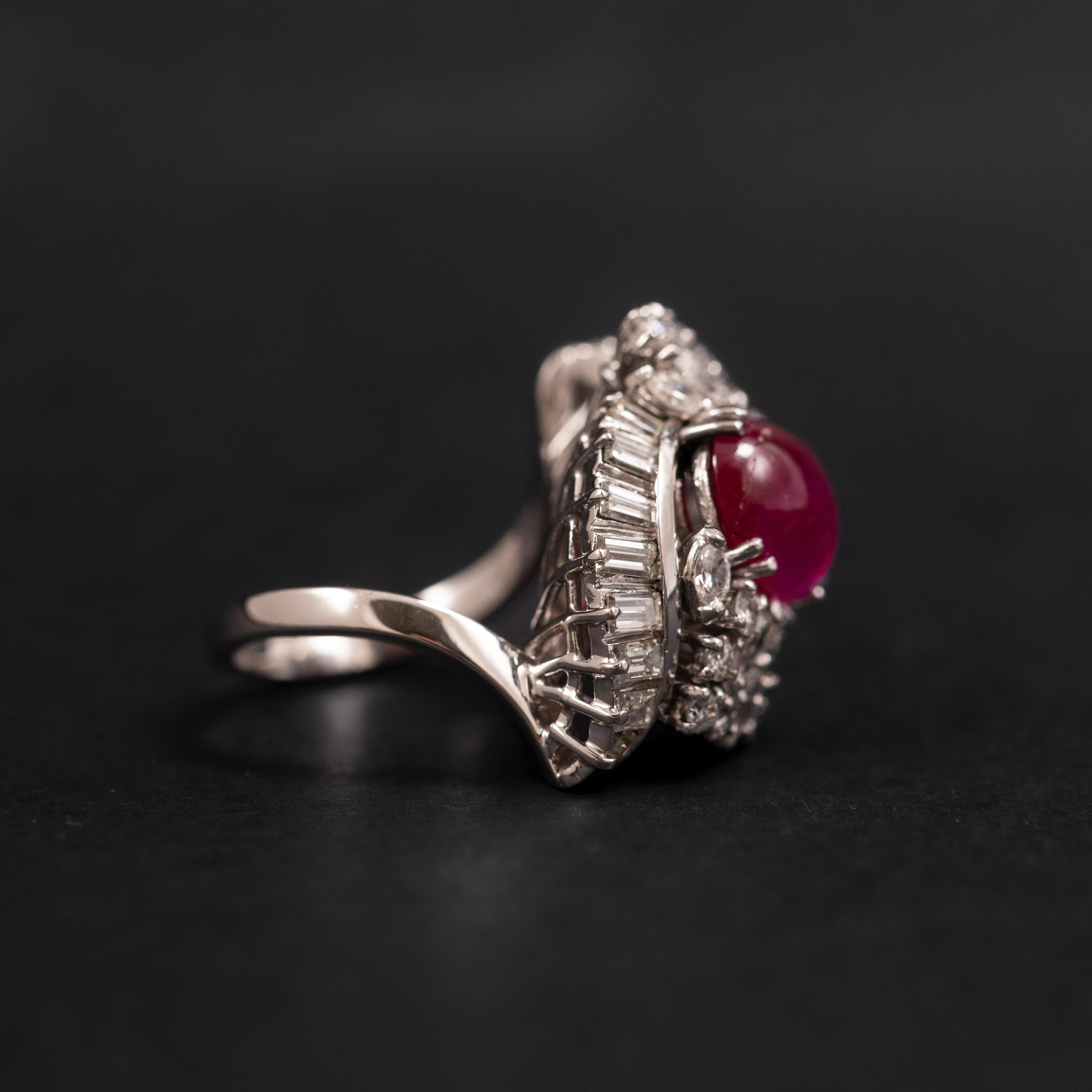 da uomo o donna Anello da cocktail con diamante e rubino Stella di metà secolo, platino 1950s 1960s in vendita