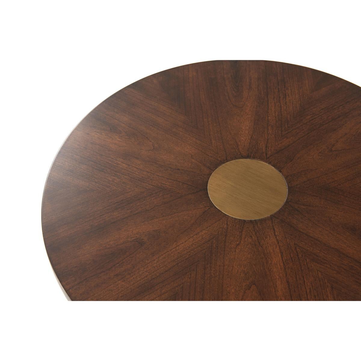Mid-Century-Tisch mit Sternschliff-Akzent - Almond (21. Jahrhundert und zeitgenössisch) im Angebot