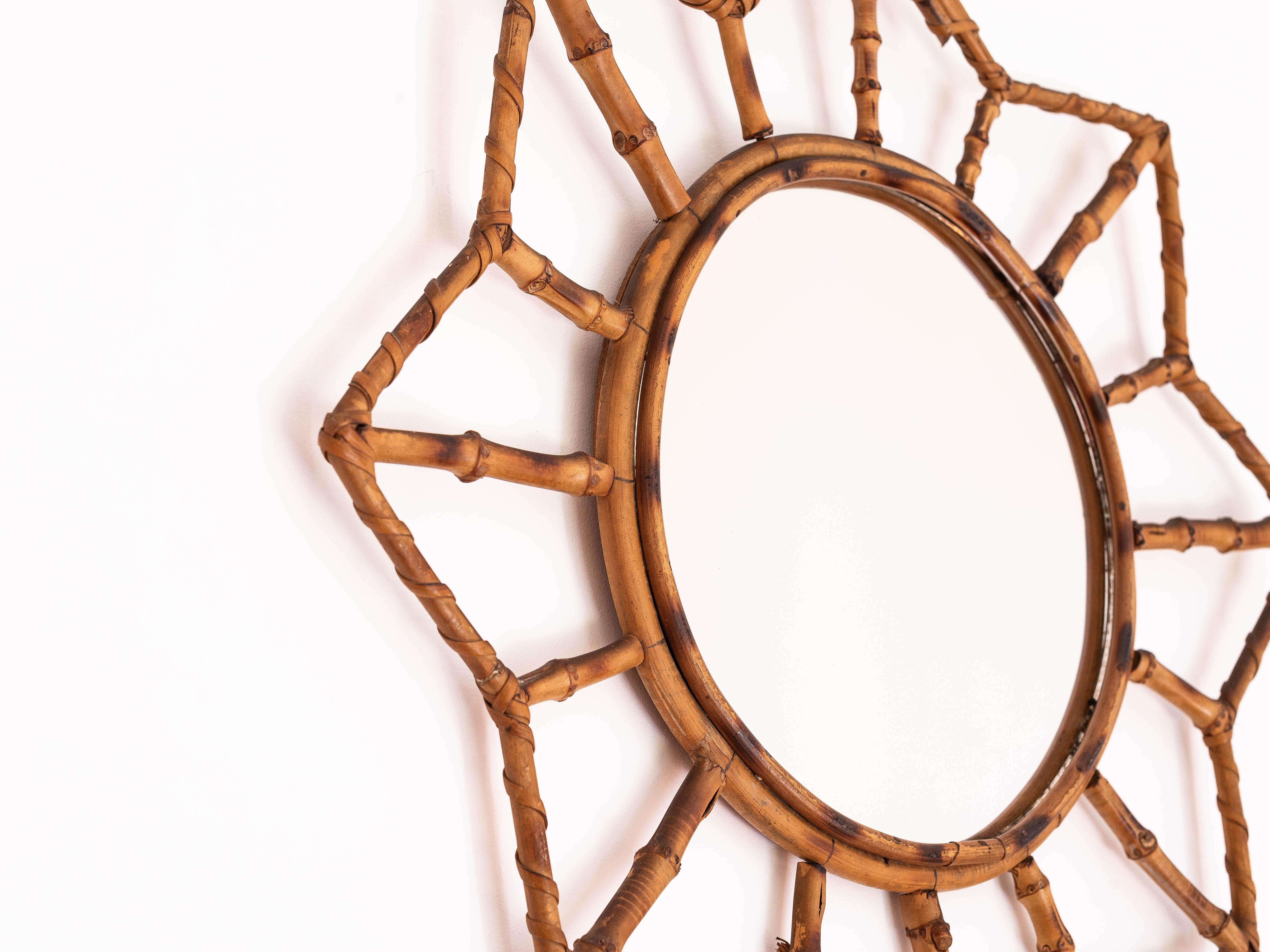 Francese Specchio a stella di metà secolo, decorazioni da parete in bambù e rattan, Francia, anni '60 in vendita