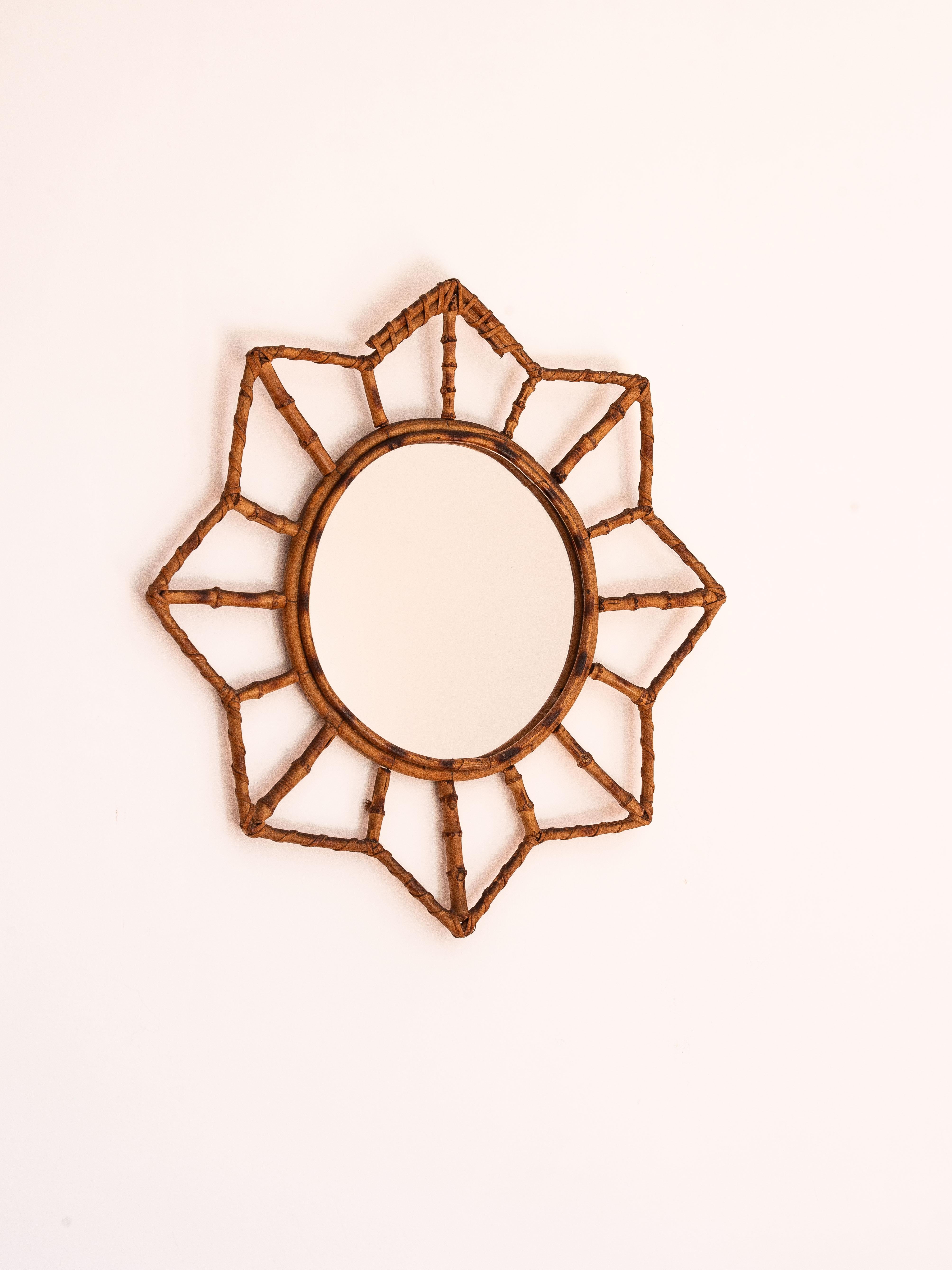Con perline Specchio a stella di metà secolo, decorazioni da parete in bambù e rattan, Francia, anni '60 in vendita