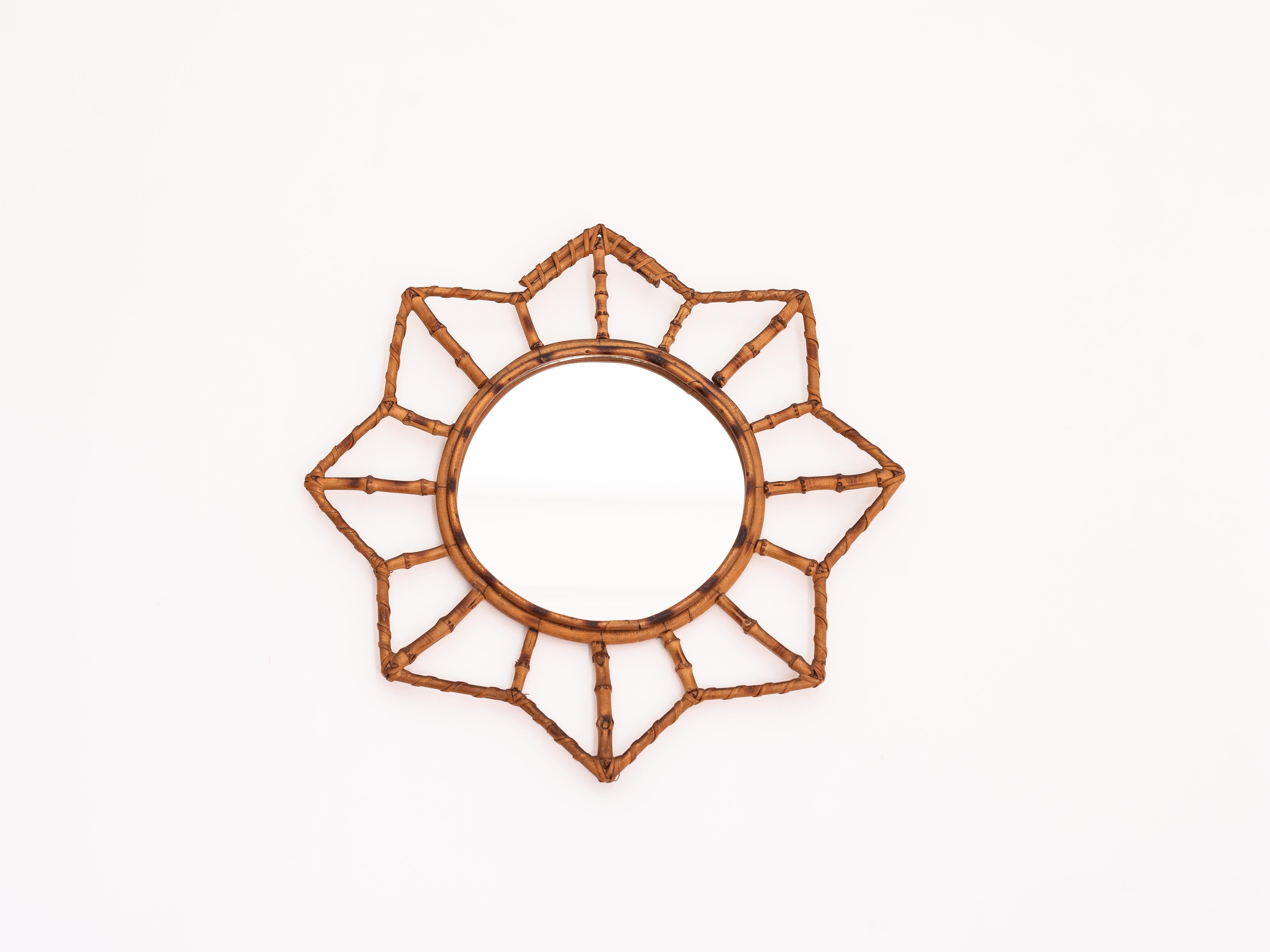 Bambù Specchio a stella di metà secolo, decorazioni da parete in bambù e rattan, Francia, anni '60 in vendita