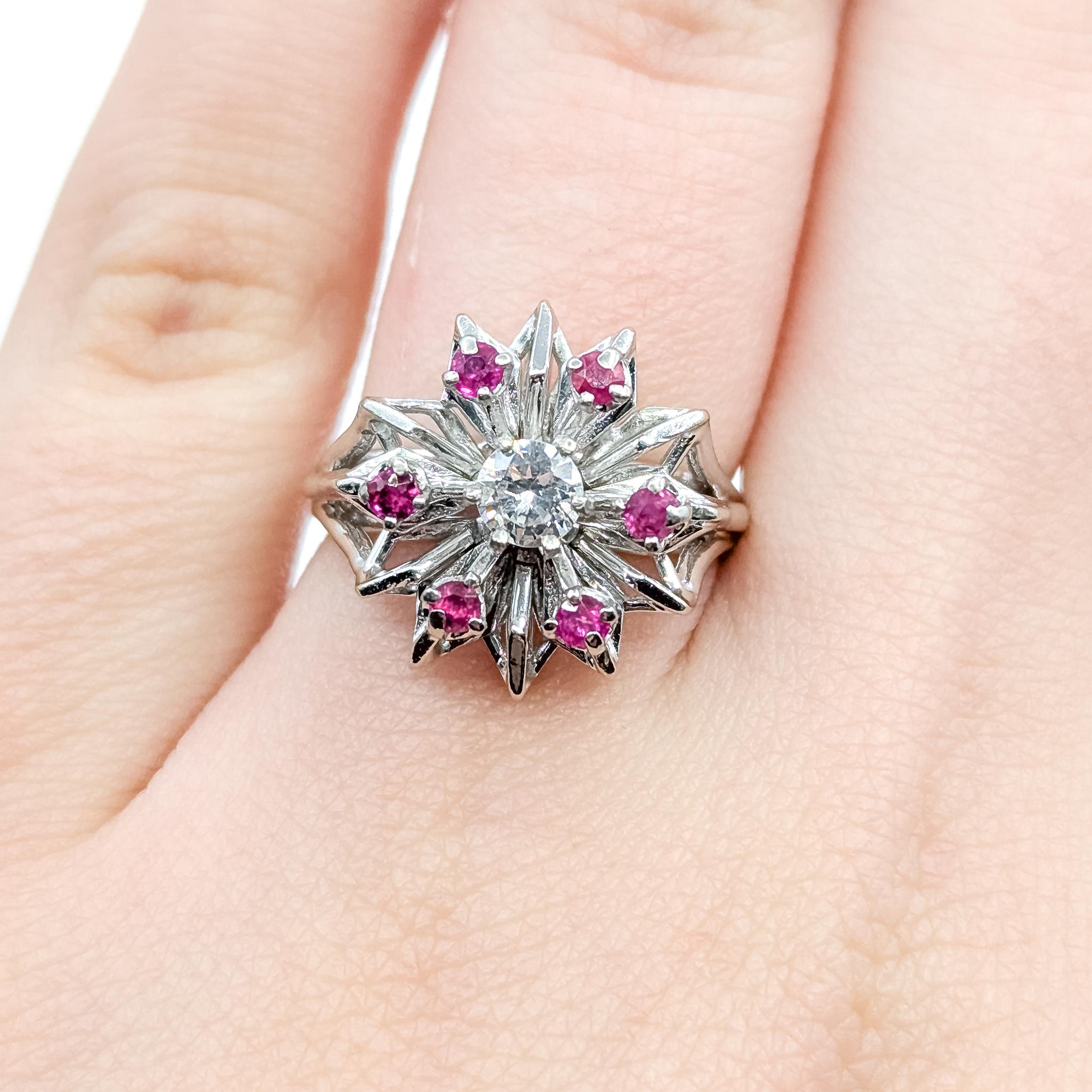 Mid-century Starburst Ruby & Diamond Ring in 14k In Excellent Condition For Sale In Bloomington, MN
