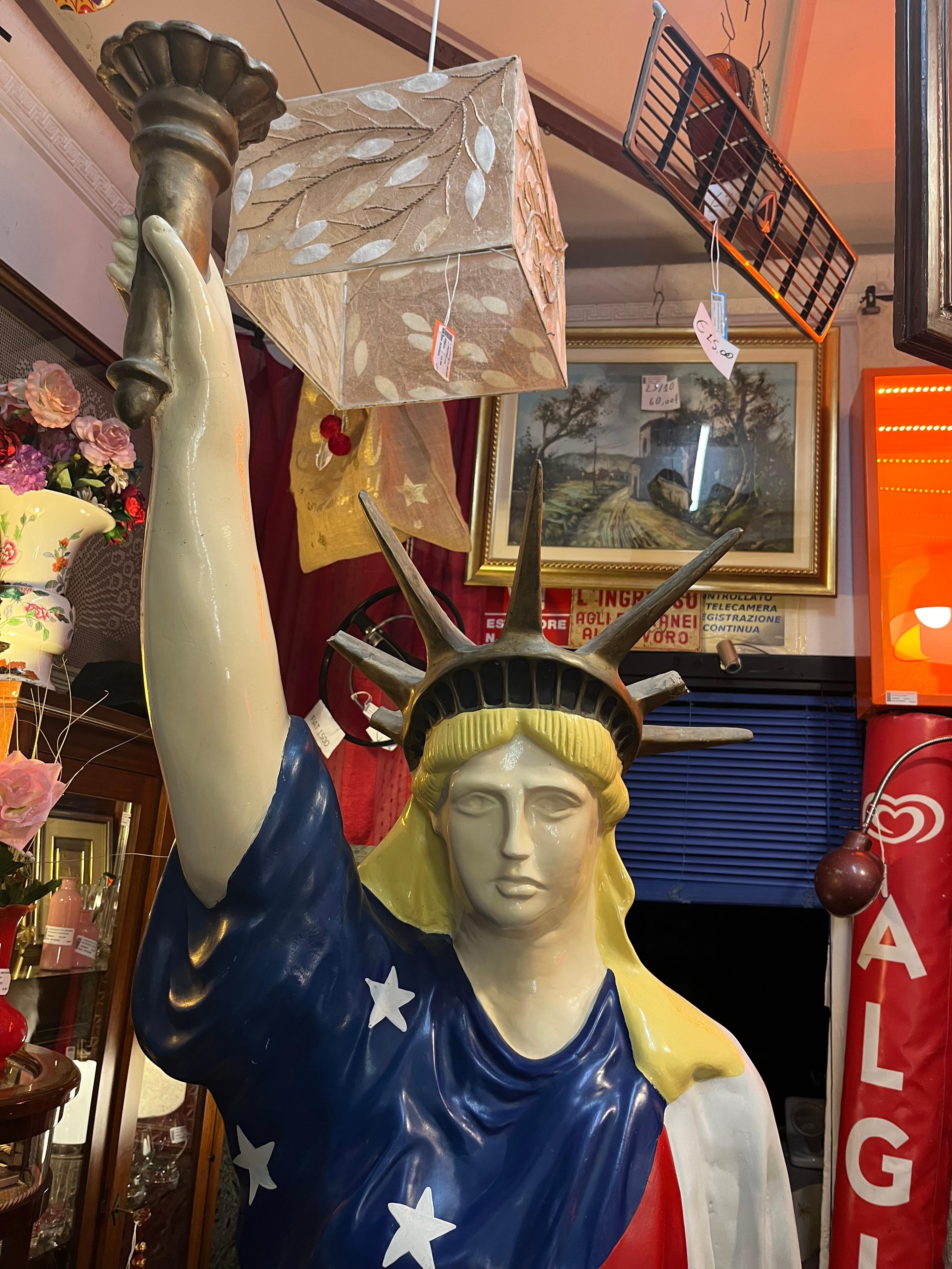 Resina Statua della Libertà di metà secolo in resina, altezza 230 cm , anni '60 in vendita