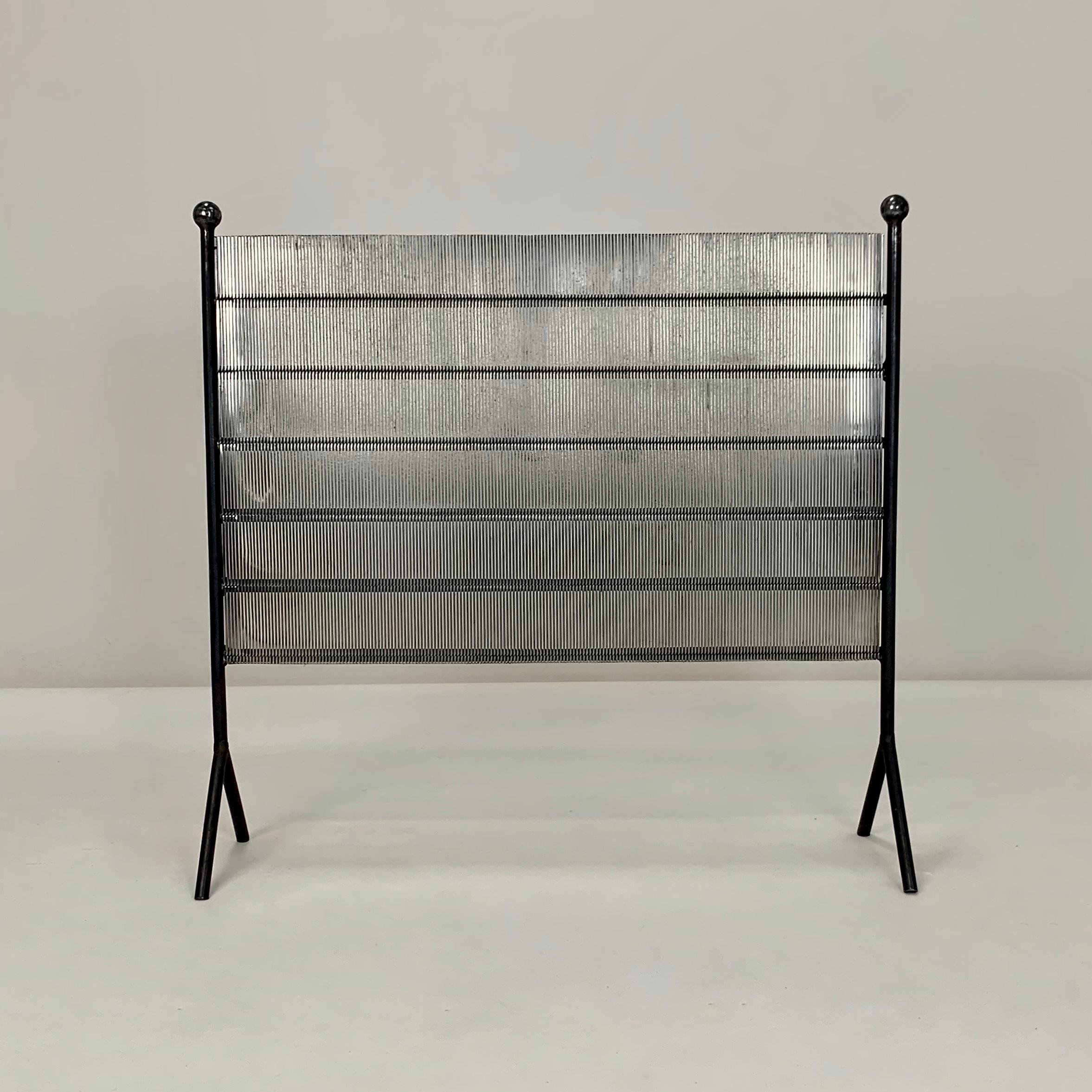 Nice mid-century fire screen, circa 1960, Belgium.
Polished steel. Beautiful metal work.
According to information from the seller, this object was made by a craftsman collaborating with the belgian artist Pol Bury ( optical Art ).
Dimensions: 68 cm