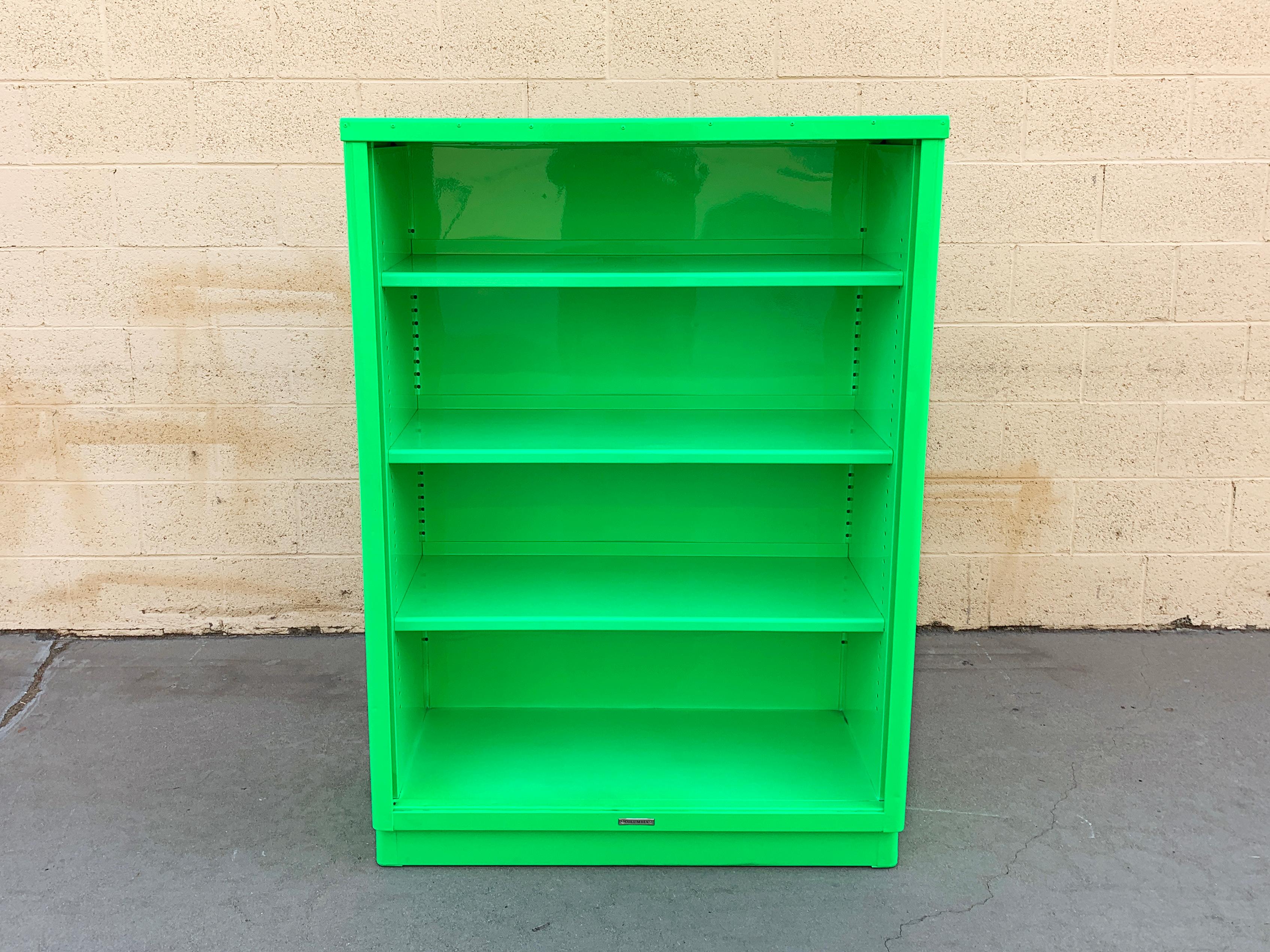1960s tanker steel bookcase freshly powder coated in high Florence green. This adjustable 3-shelf unit is an excellent storage option– its sleek and compact, yet holds many books. Cool bookcase, perfect for storage and display.

Good vintage
