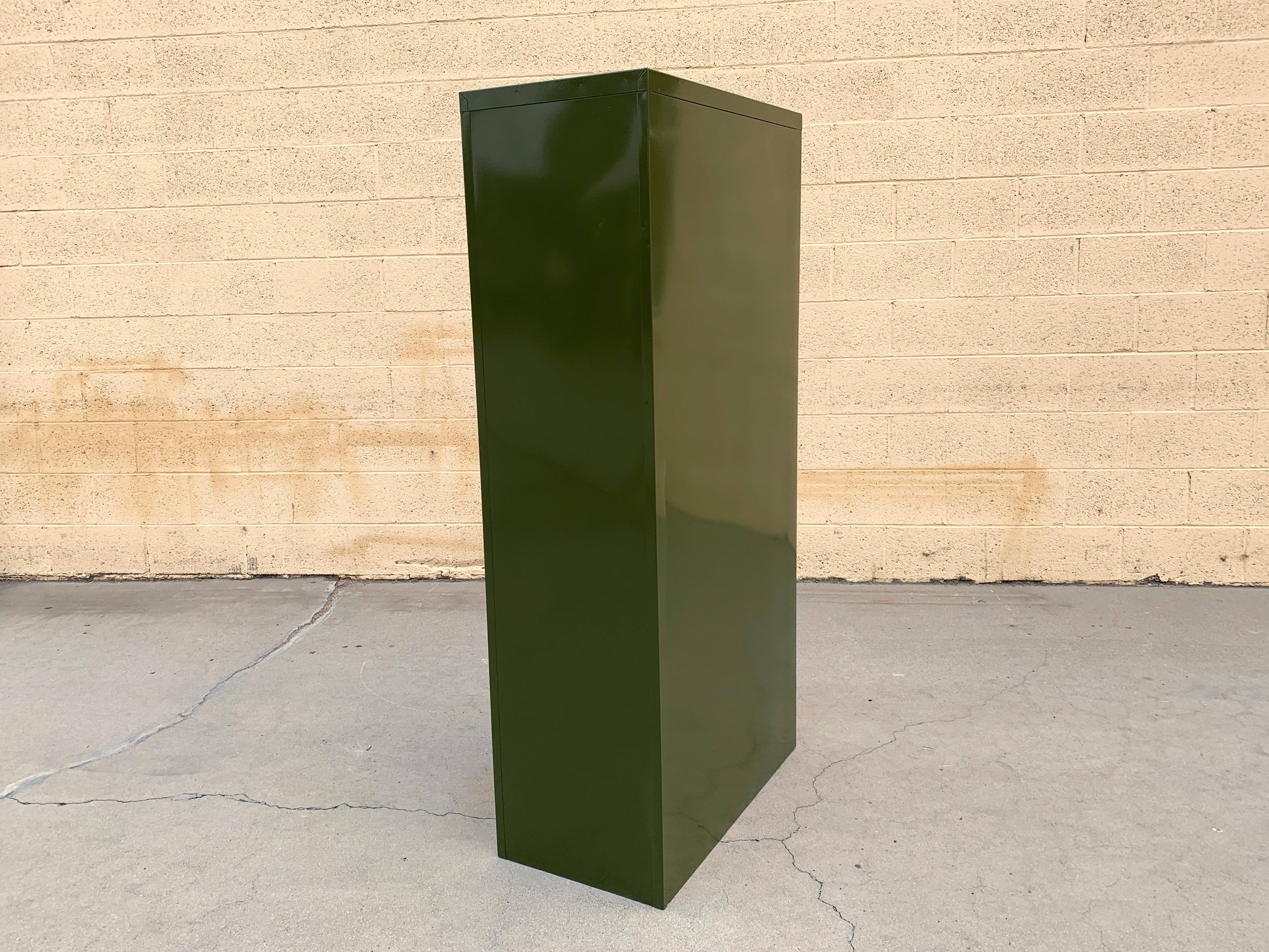 Midcentury Steelcase File Cabinet, Refinished in Pearl and Army Green In Good Condition For Sale In Alhambra, CA