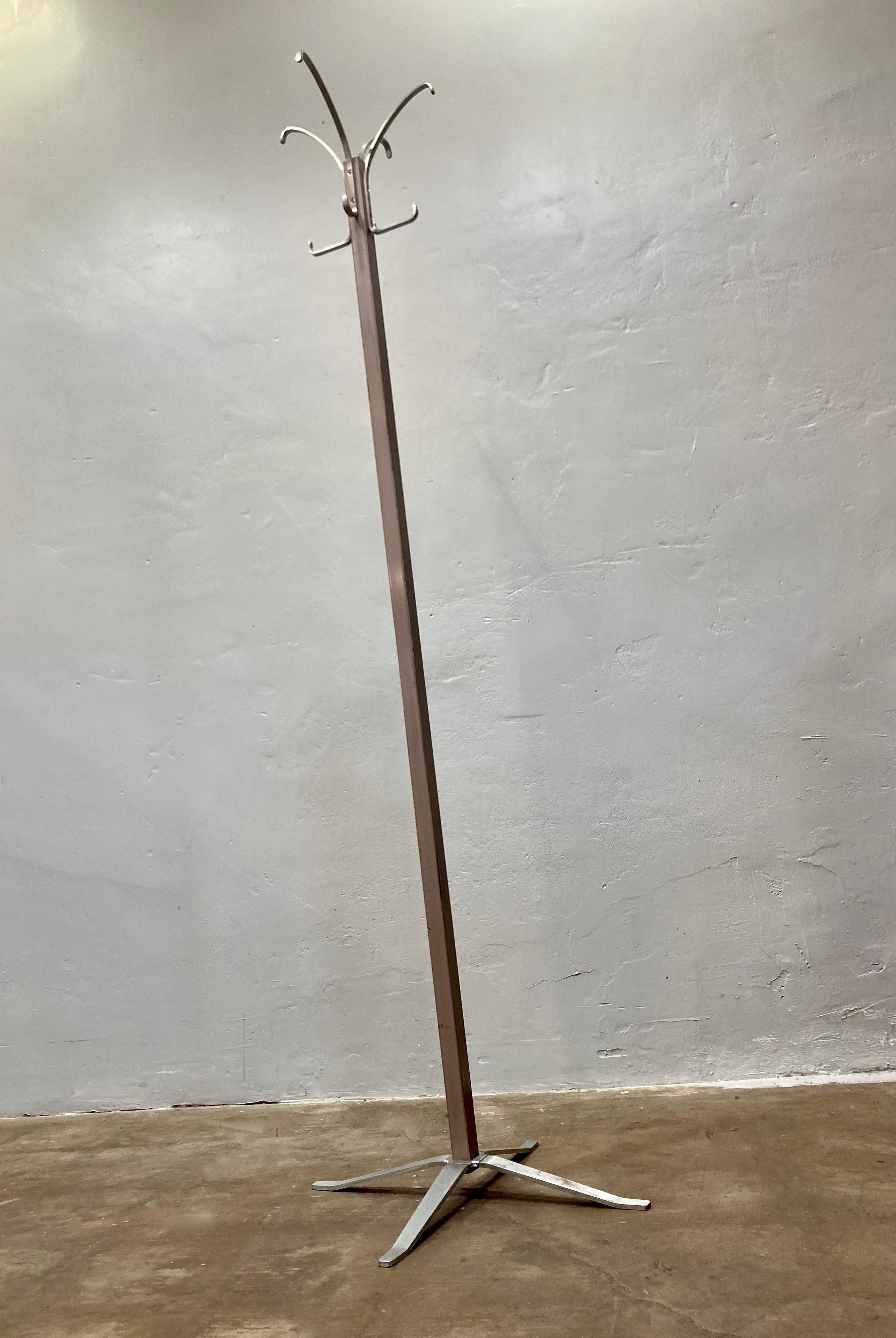 Mid-Century SteelCase Hat/Coat Stand Acero en venta