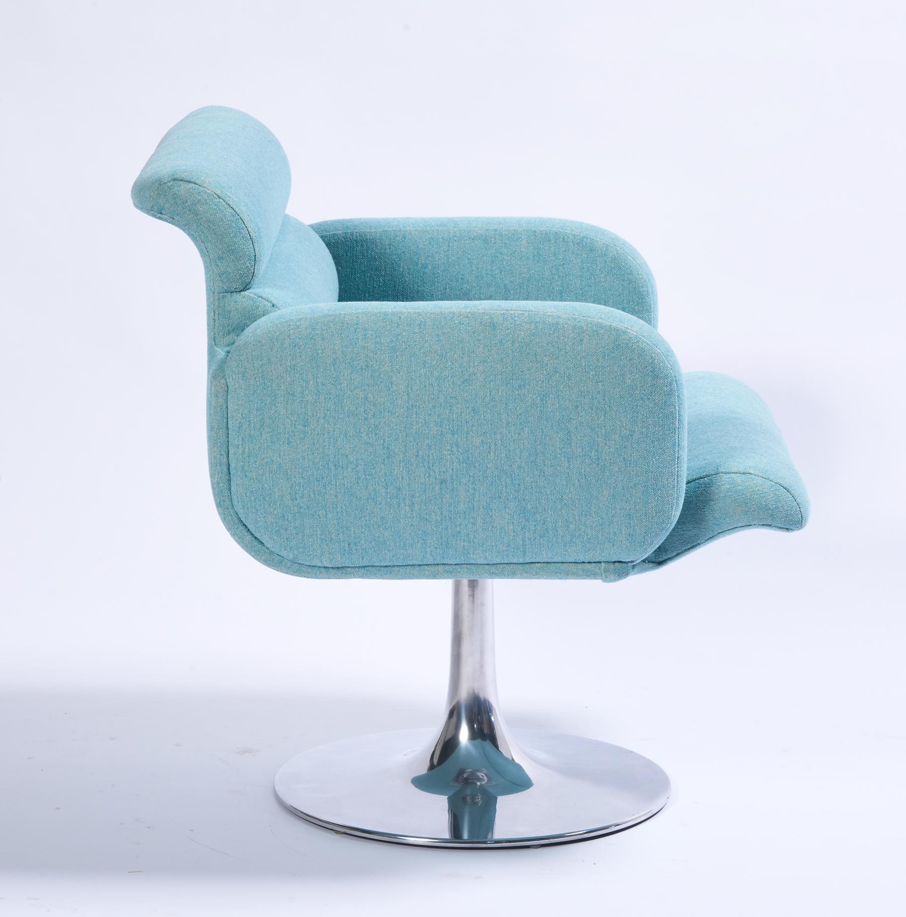 Sedie girevoli Stendig di metà secolo su basi a tulipano, in tessuto e cromo, una coppia In condizioni buone in vendita a Greensboro, NC