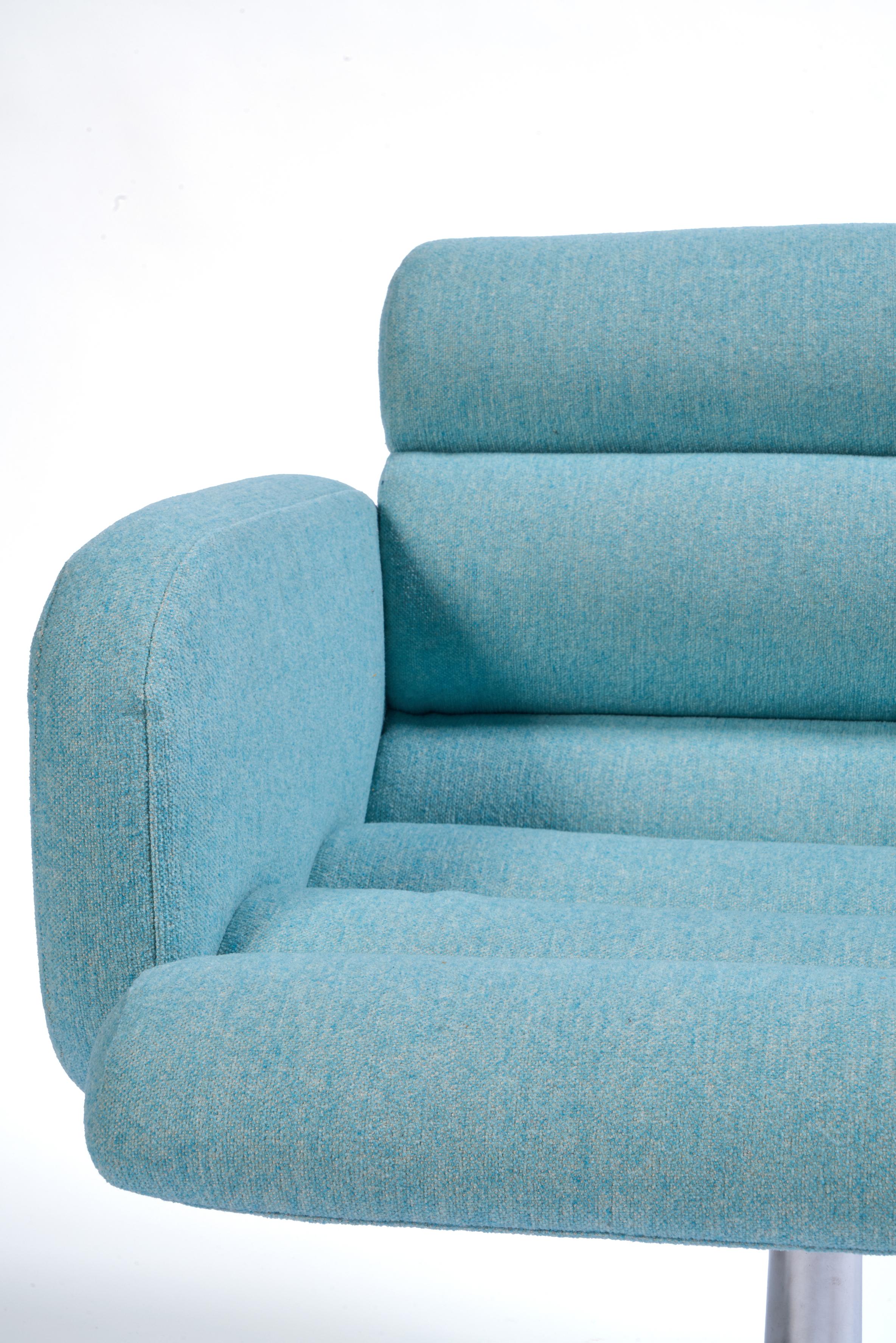 Sedie girevoli Stendig di metà secolo su basi a tulipano, in tessuto e cromo, una coppia in vendita 2