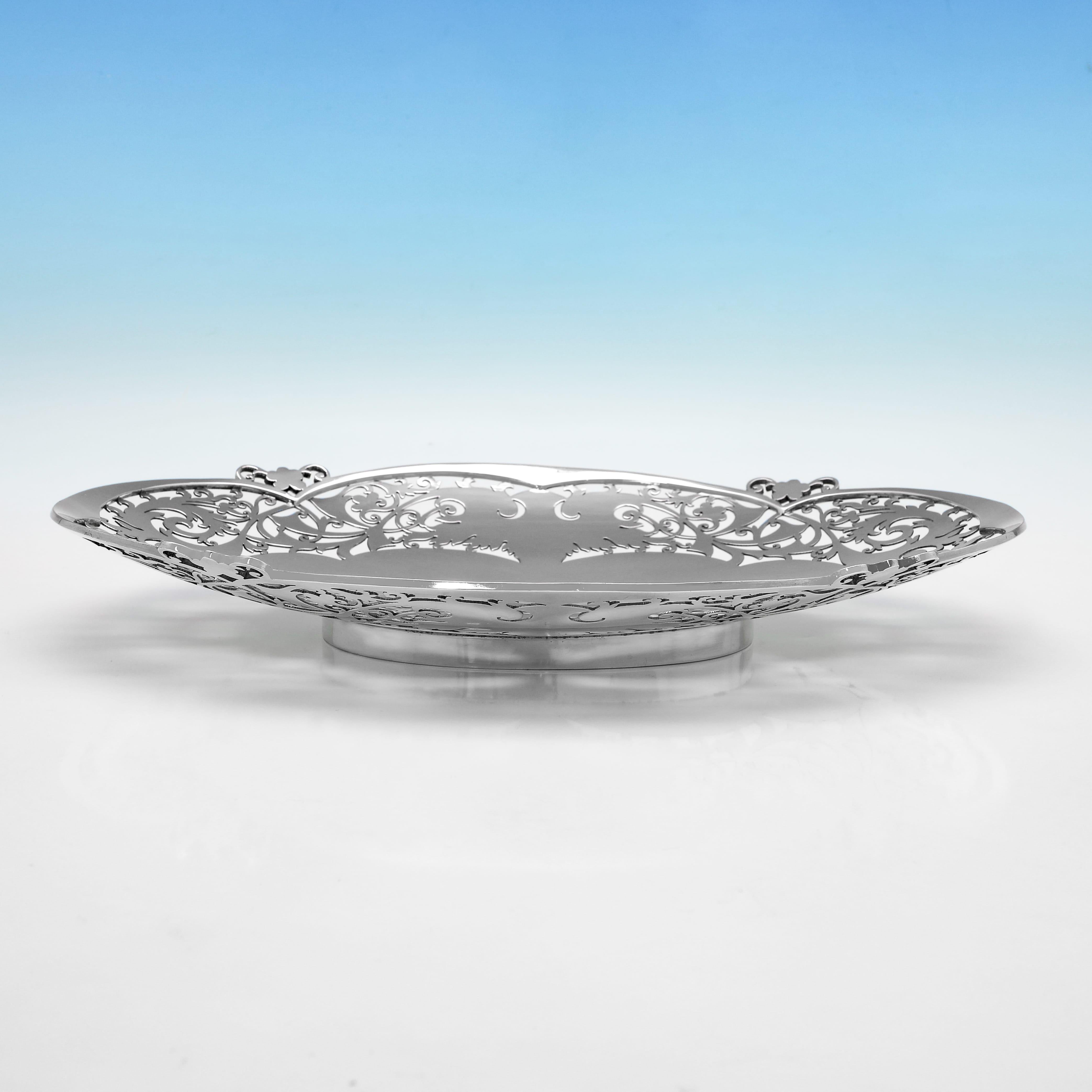 Mid-Century Modern Mid century sterling silver dish made by Walker & Hall in 1956 For Sale