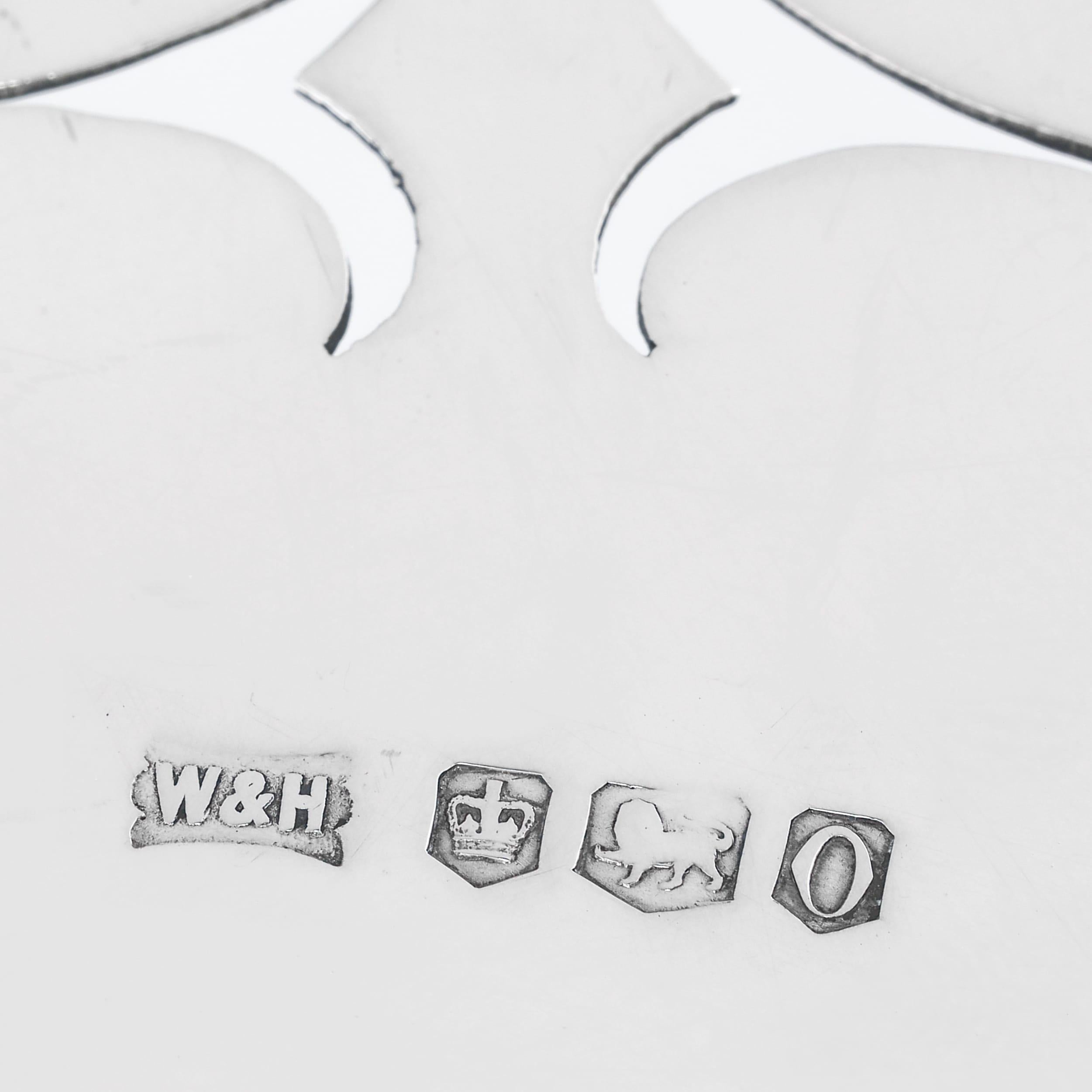 Mid-20th Century Mid century sterling silver dish made by Walker & Hall in 1956 For Sale