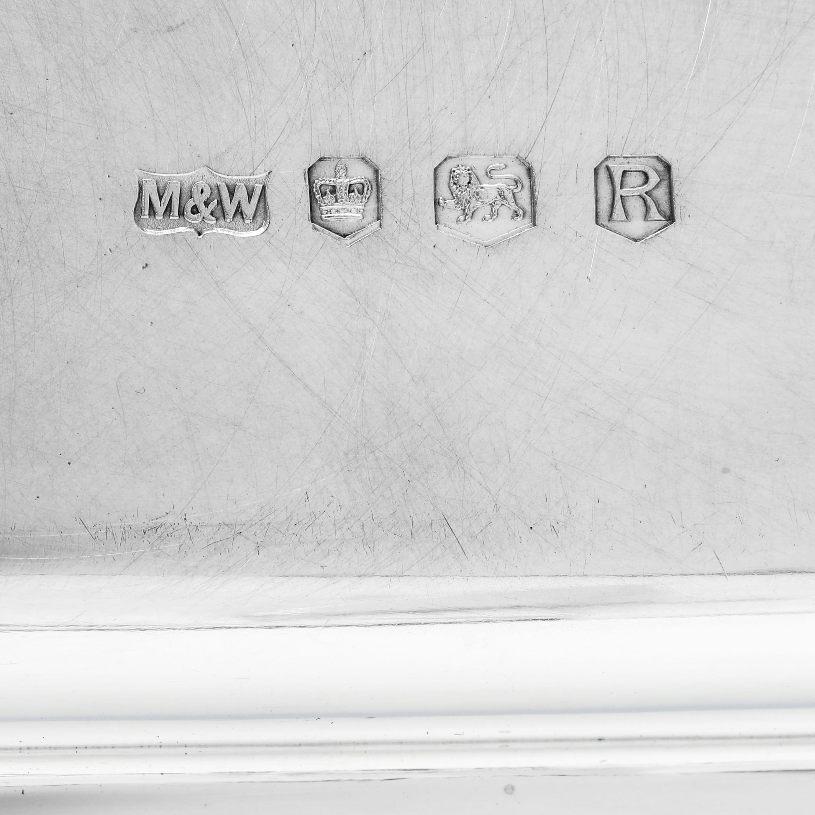 Mid century sterling silver tray by Mappin & Webb - made in 1959 In Good Condition In London, London