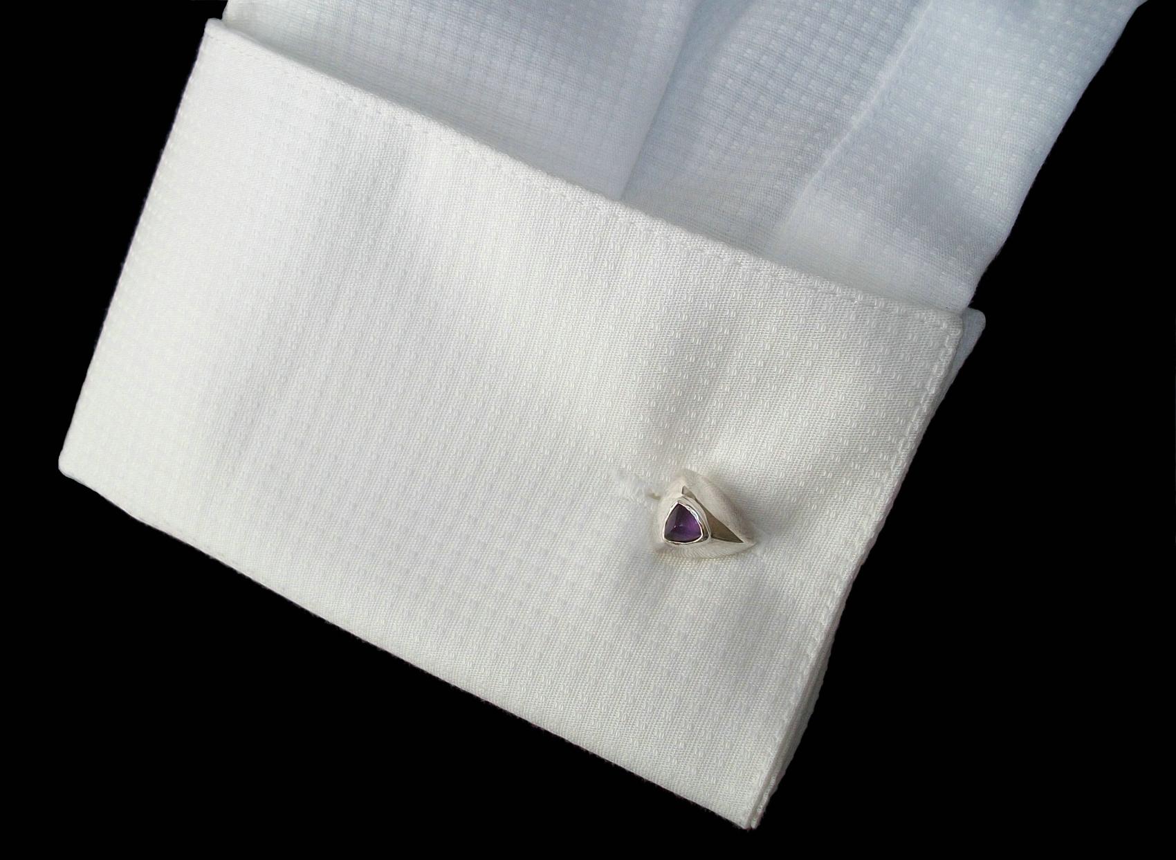 Mid Century Sterling Silver & Trillion Cut Amethyst Cufflinks - U.K. - C.1970's In Good Condition For Sale In Chatham, CA