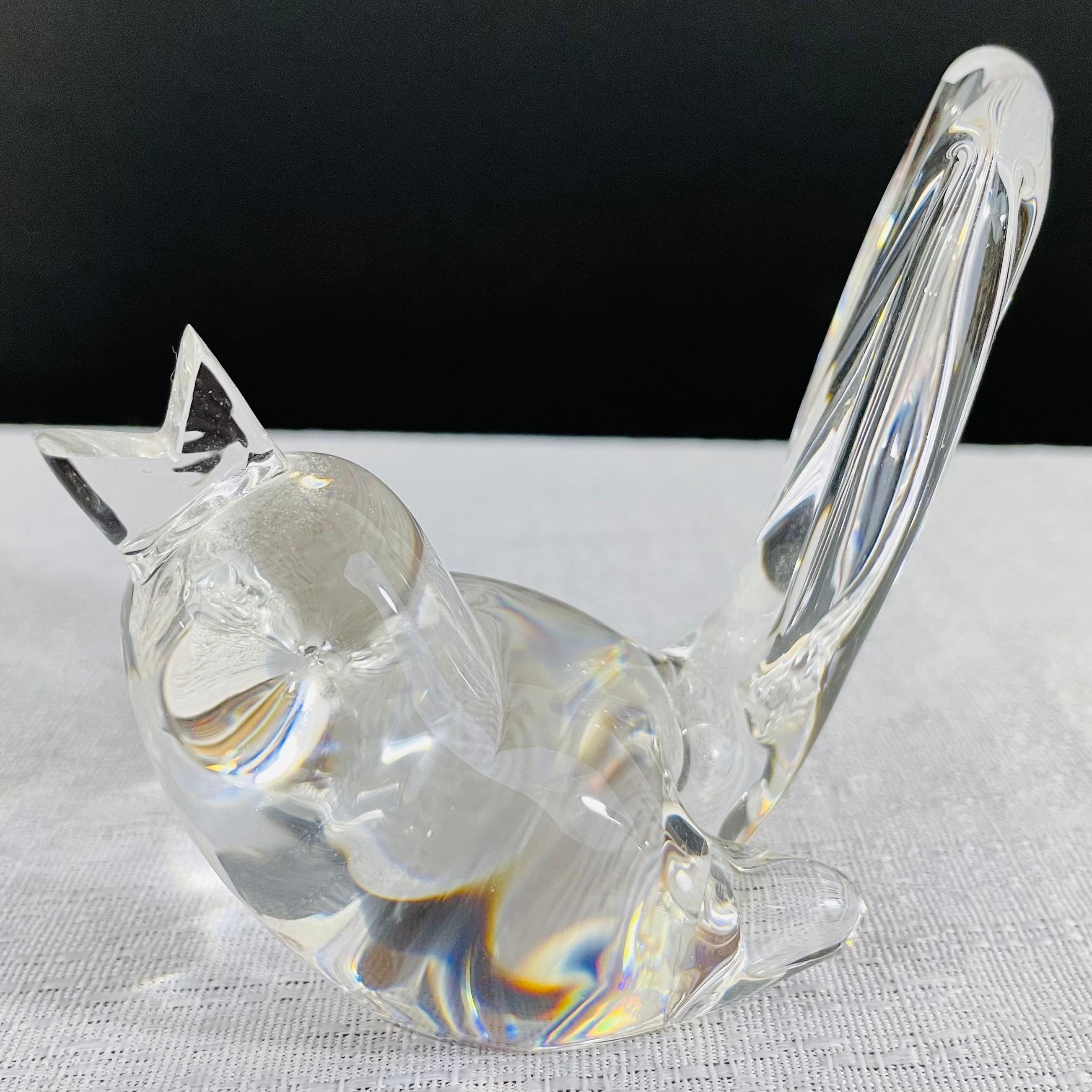 Mid-century Steuben Glass Songbird figurine designed George Thompson in 1963. 

About Steuben : Steuben Glass is an American art glass manufacturer, founded in the summer of 1903 by Frederick Carder and Thomas G. Hawkes in Corning, New York, which