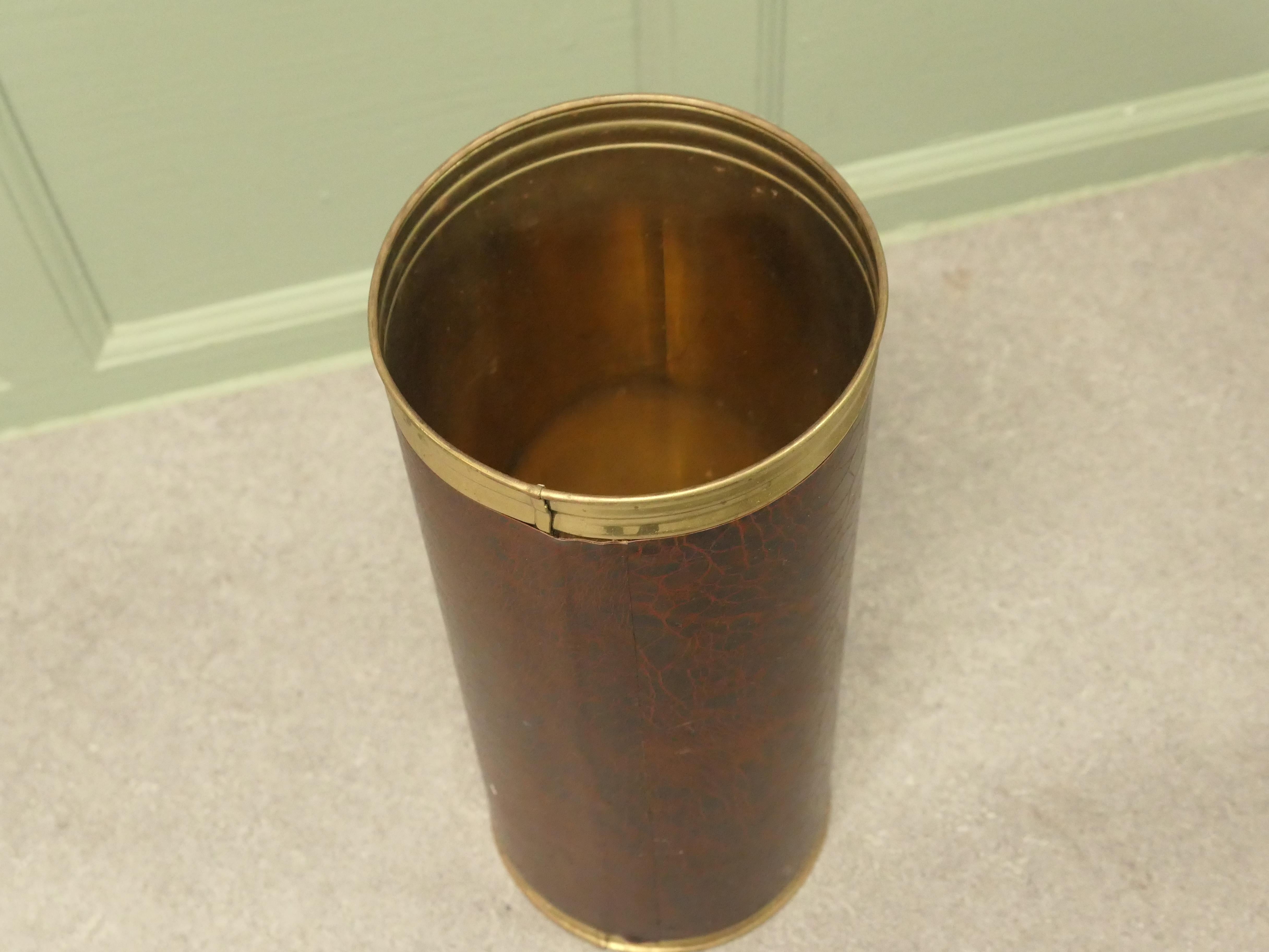 Mid-Century Modern Porte-bâtons du milieu du siècle en laiton recouvert de cuir en vente